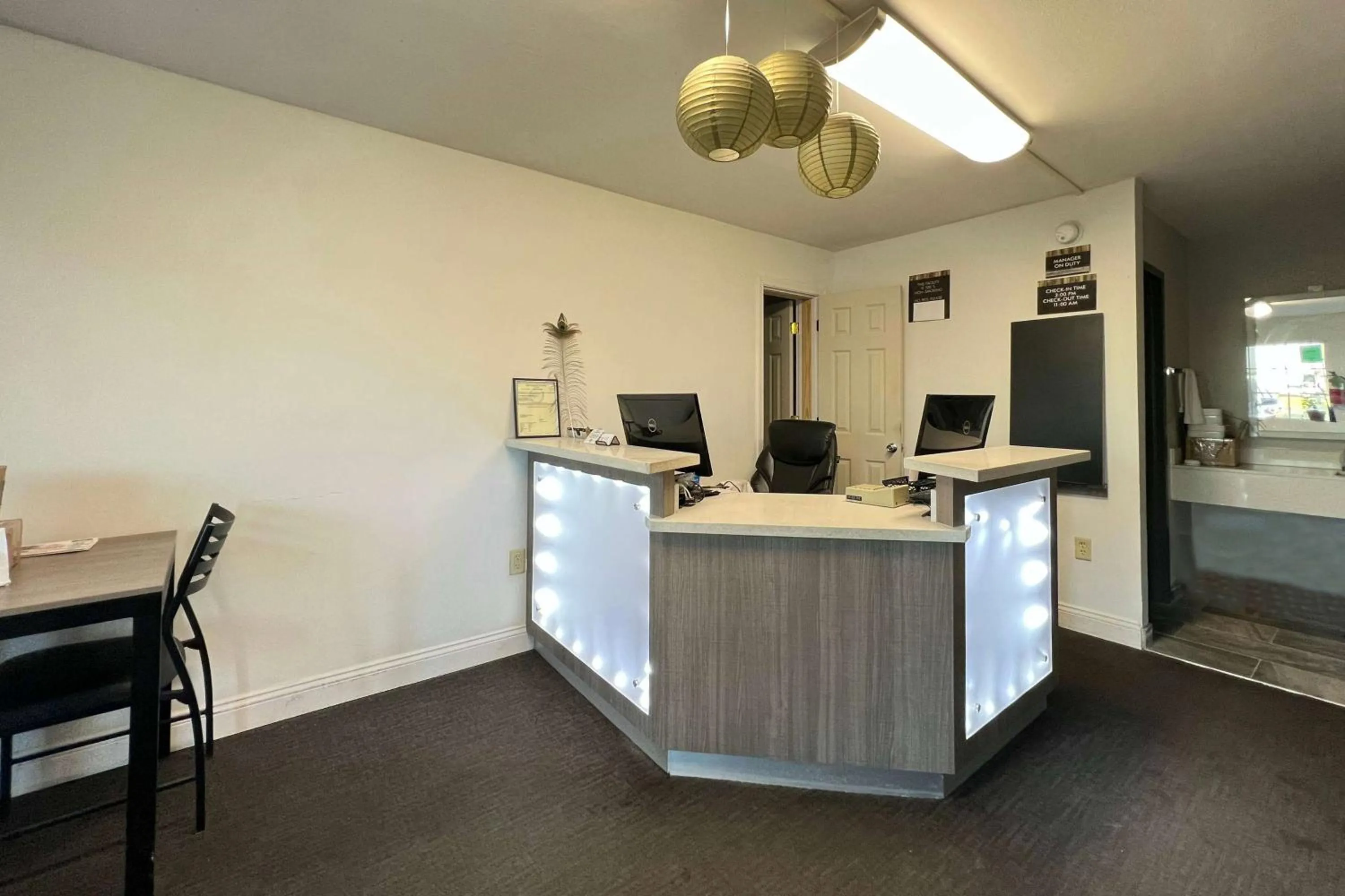 Lobby or reception in Super 8 by Wyndham Sulphur South