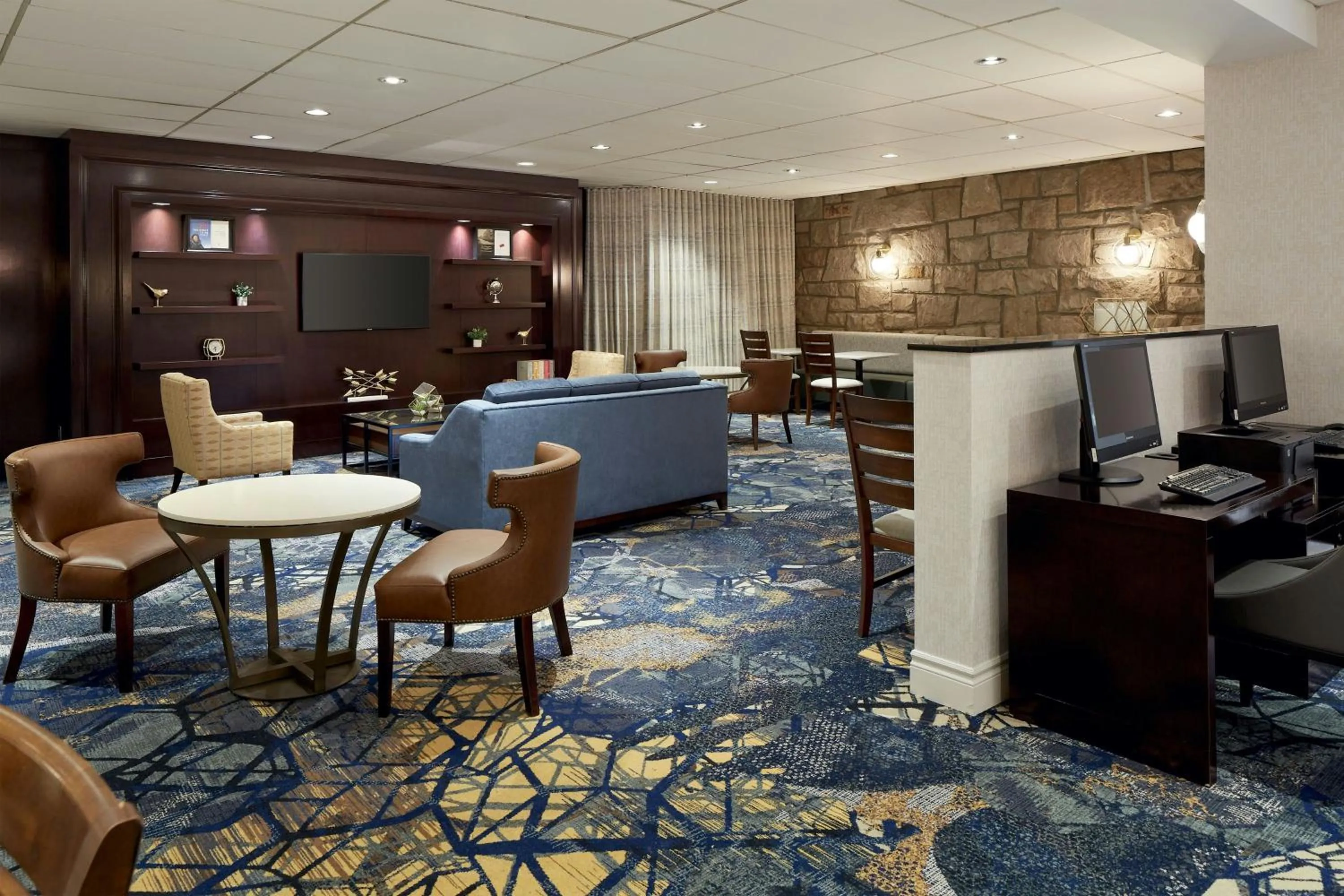 Lounge or bar in Sheraton Montreal Airport Hotel