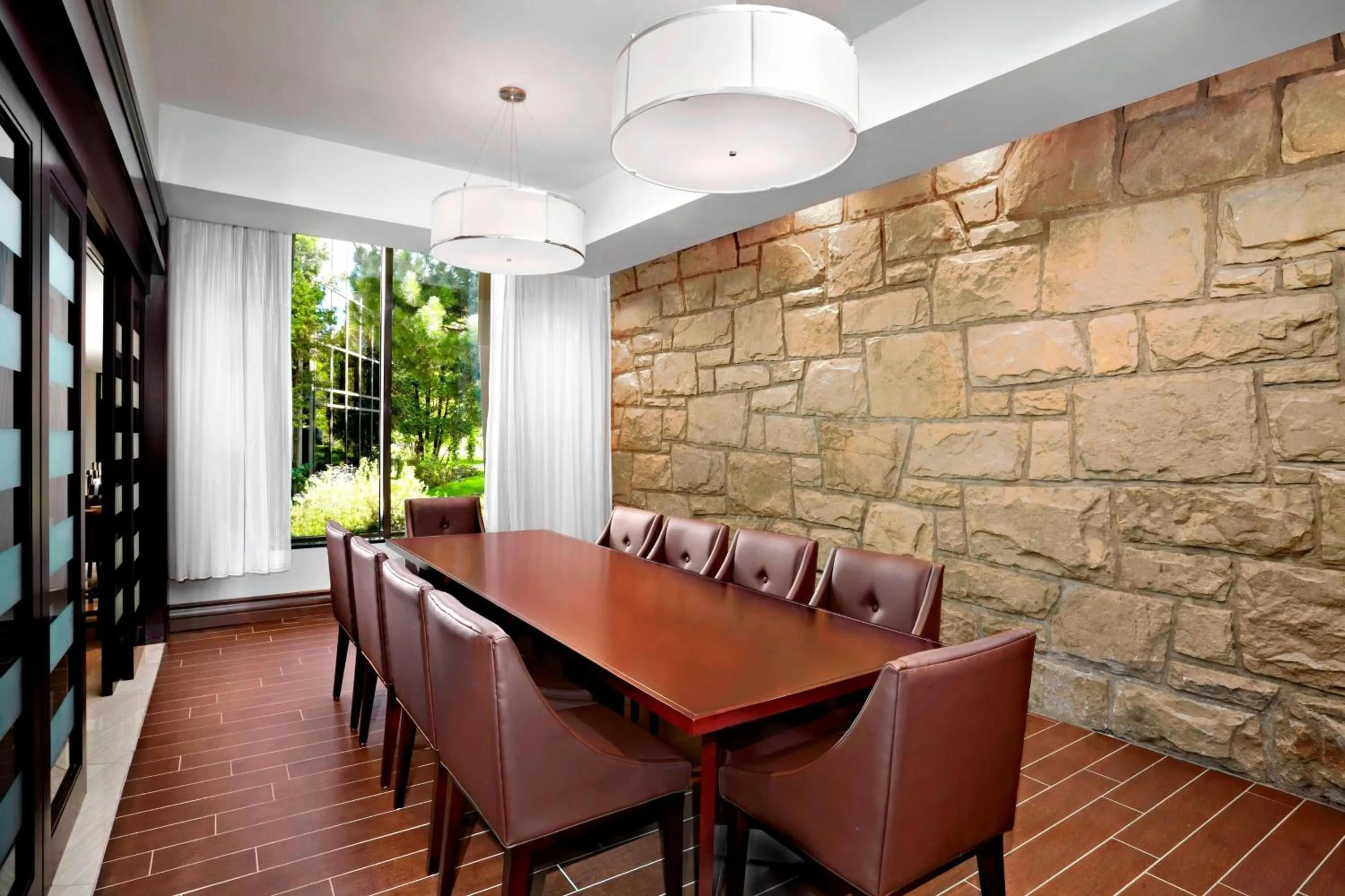 Meeting/conference room in Sheraton Montreal Airport Hotel