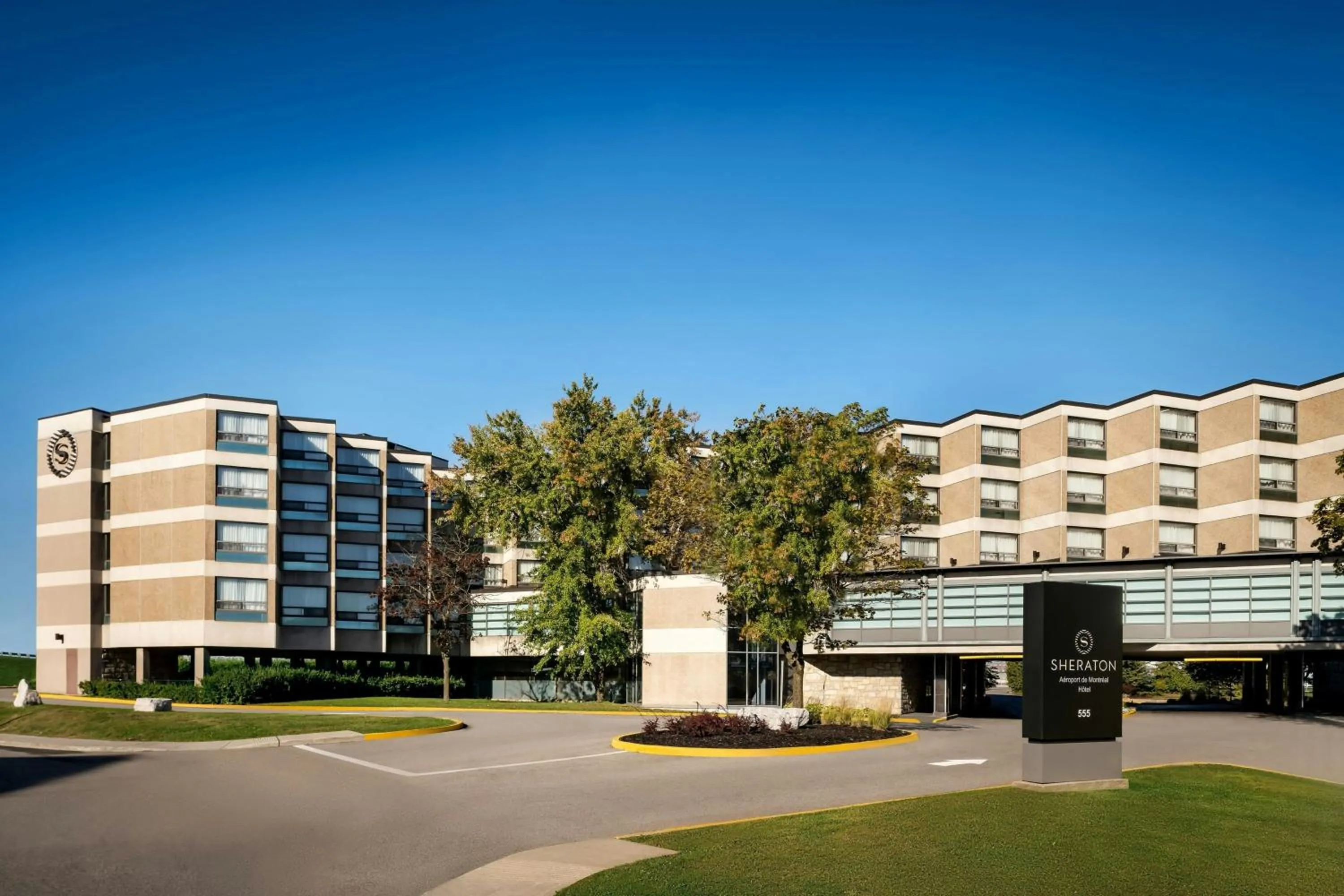 Property building in Sheraton Montreal Airport Hotel