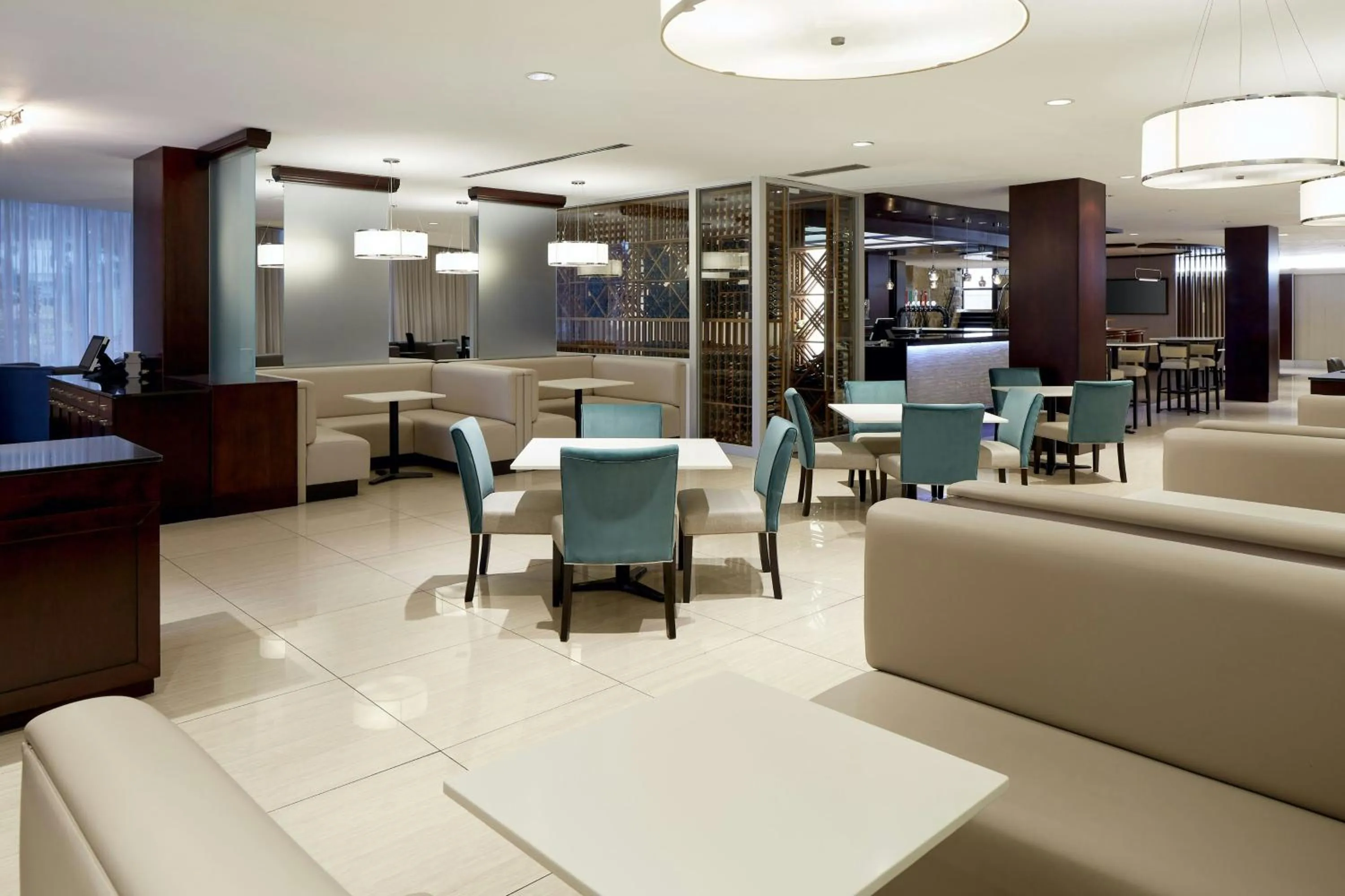 Restaurant/places to eat in Sheraton Montreal Airport Hotel