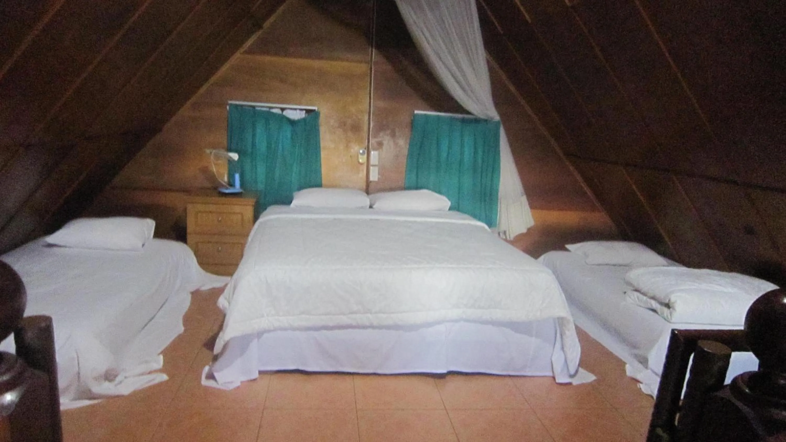 Bedroom, Bed in Horas Family Home