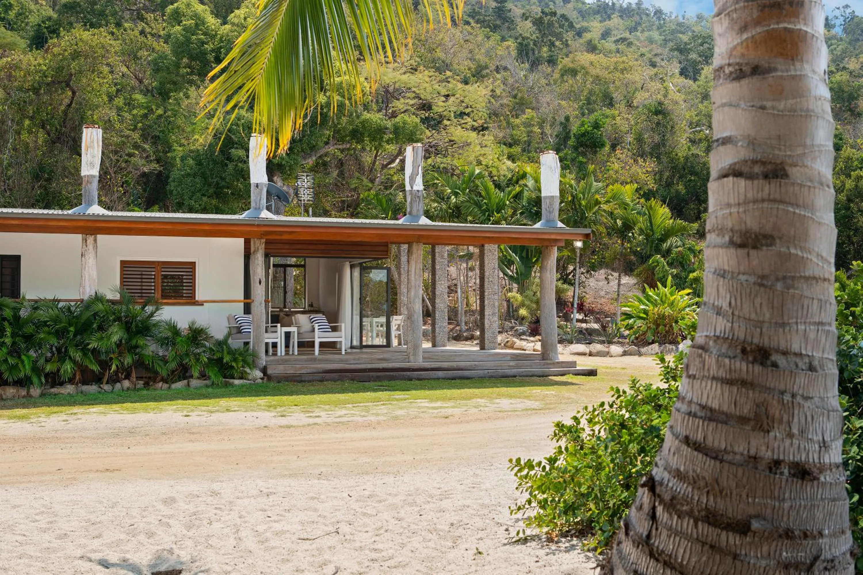 Property building in Freedom Shores Resort Airlie Beach