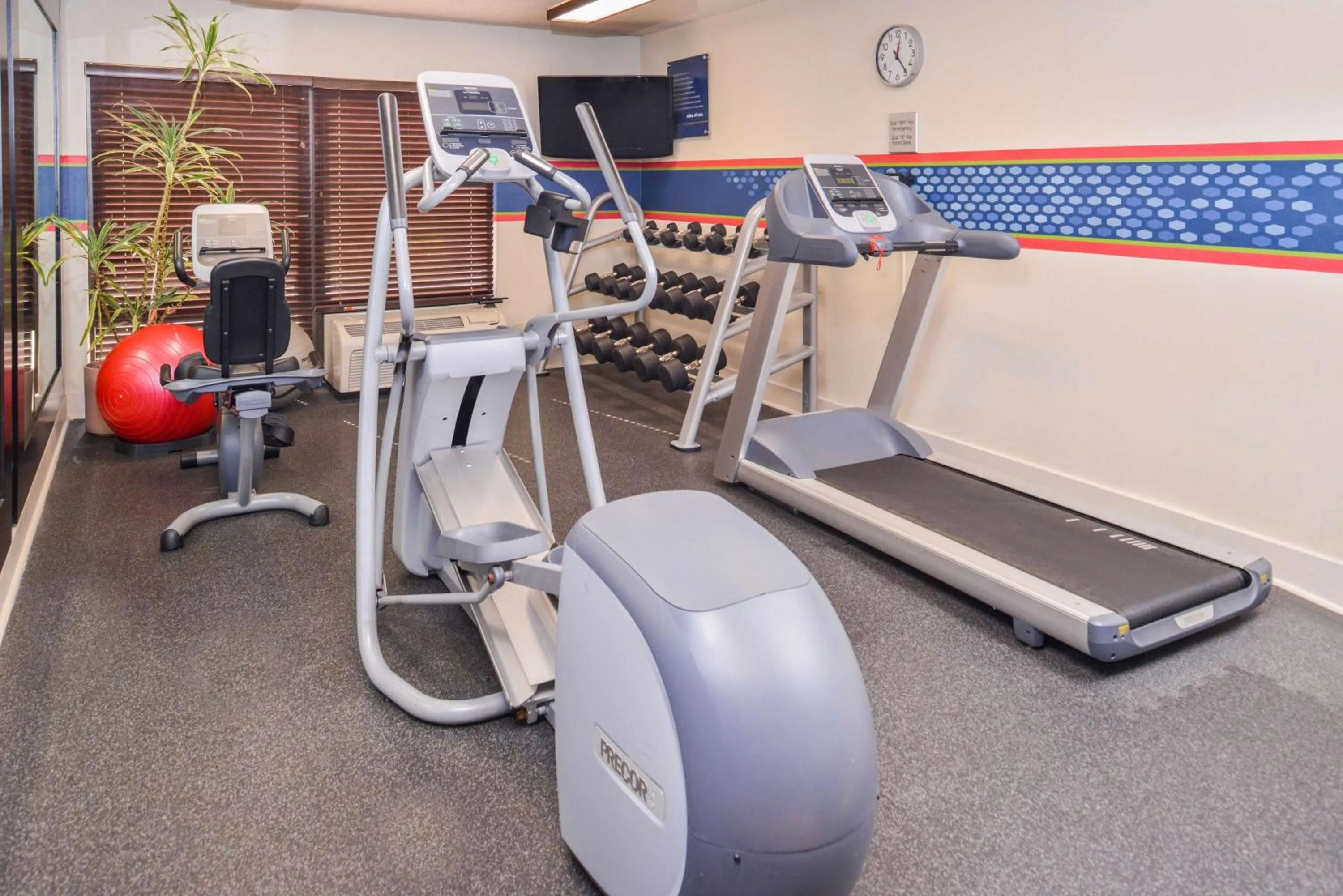 Fitness centre/facilities in Hampton Inn Seattle Airport
