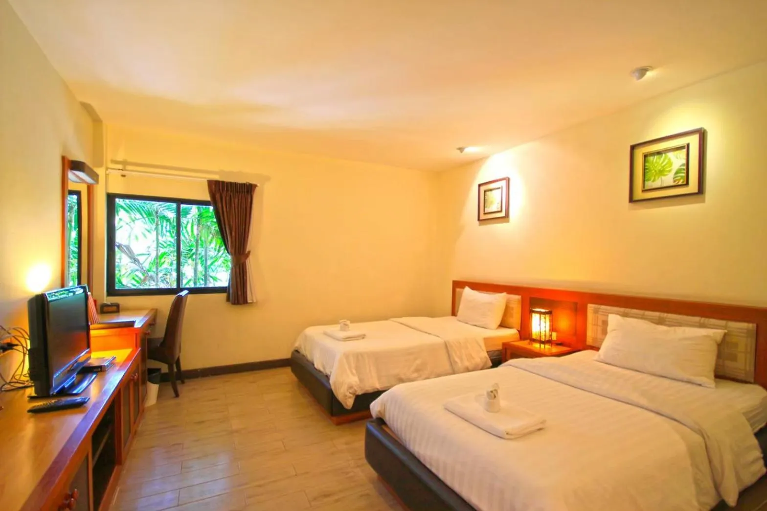 Photo of the whole room, Bed in Chawalun Resort