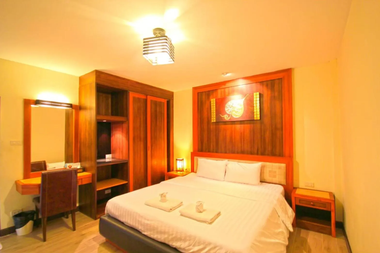 Photo of the whole room, Bed in Chawalun Resort