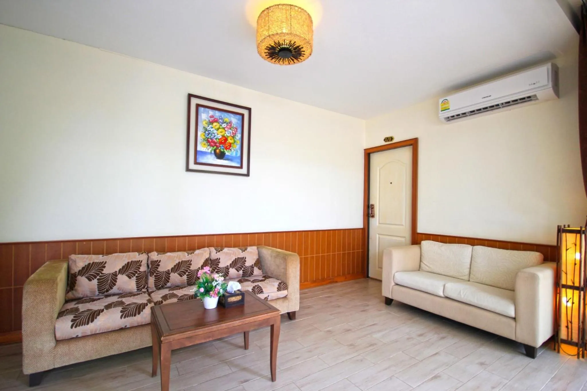 Seating area, Bed in Chawalun Resort