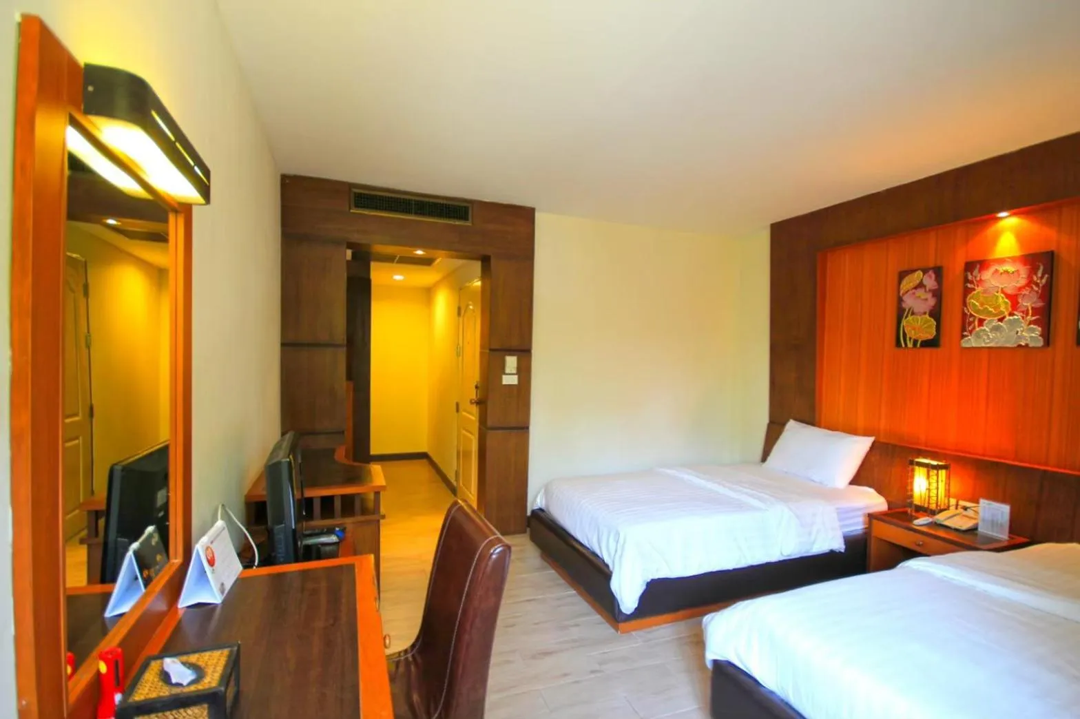 Photo of the whole room, Bed in Chawalun Resort