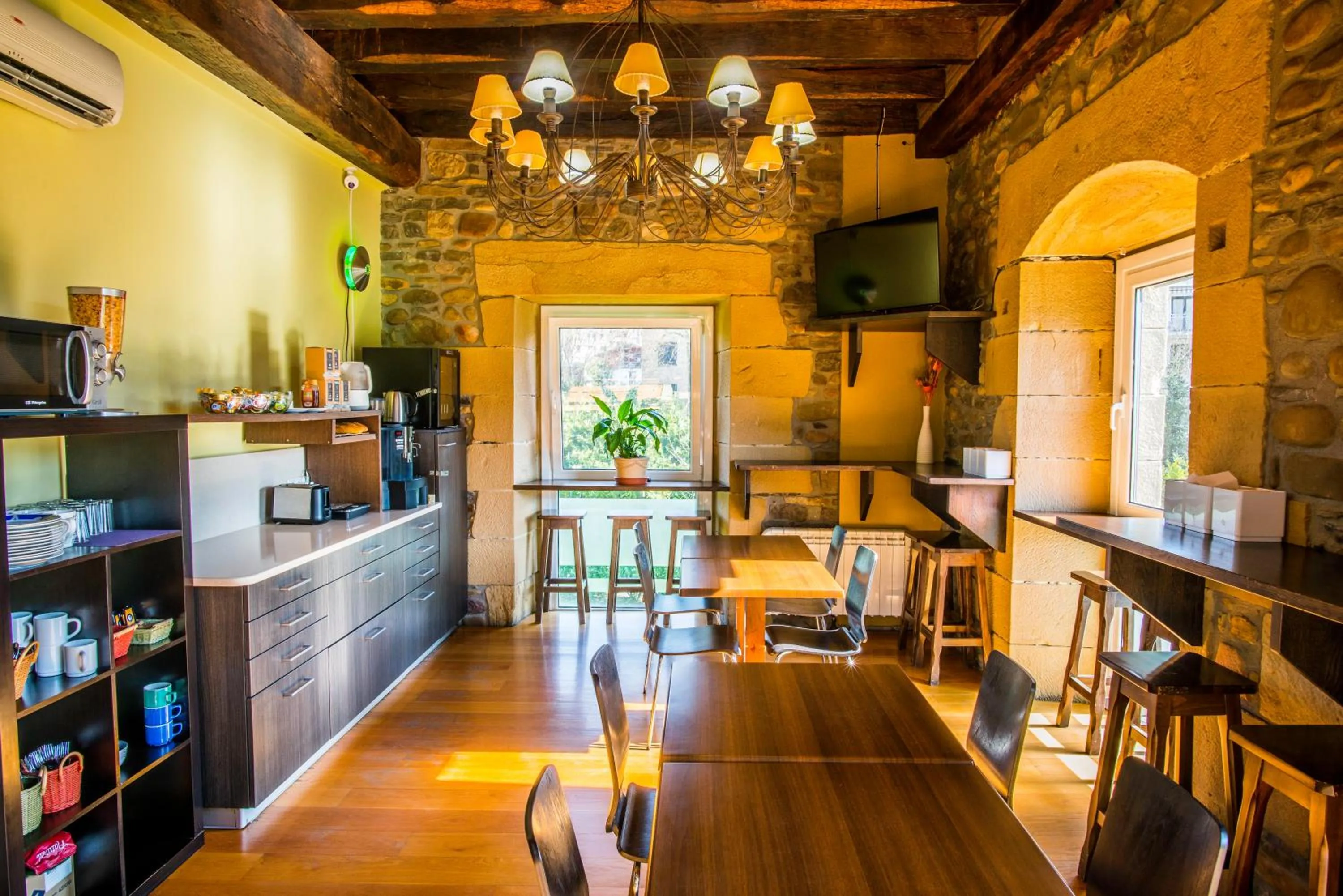 Communal lounge/ TV room in Hotel Palacio Atxega