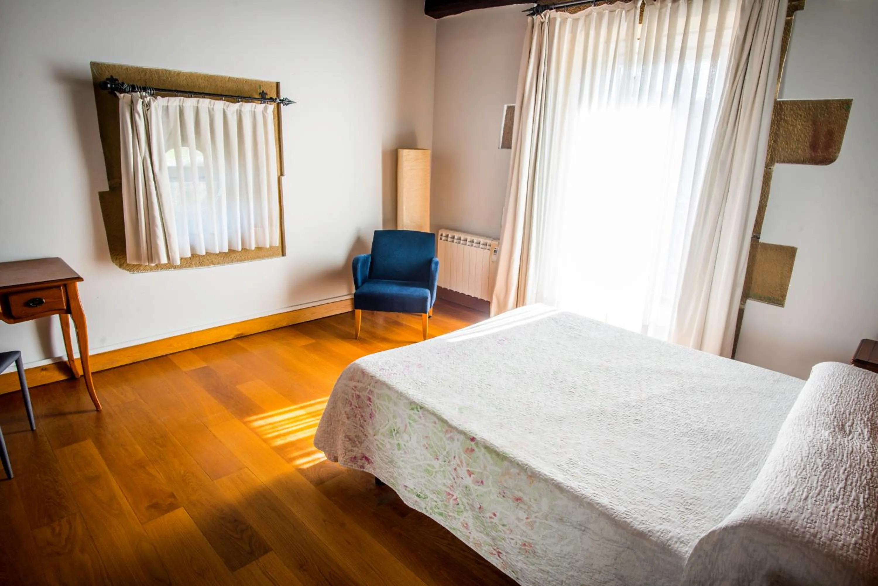 Photo of the whole room, Bed in Hotel Palacio Atxega