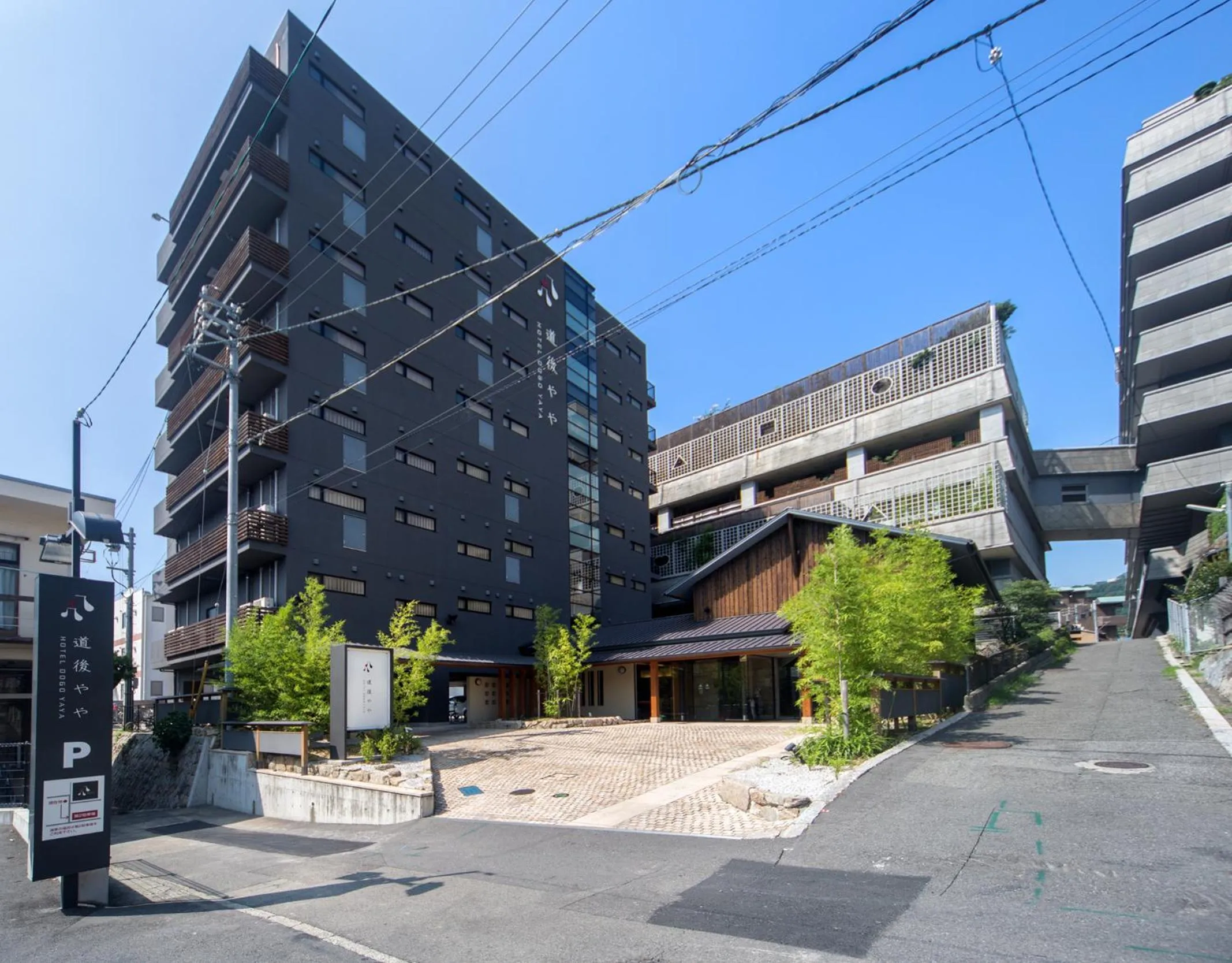 Facade/entrance in DogoYaya