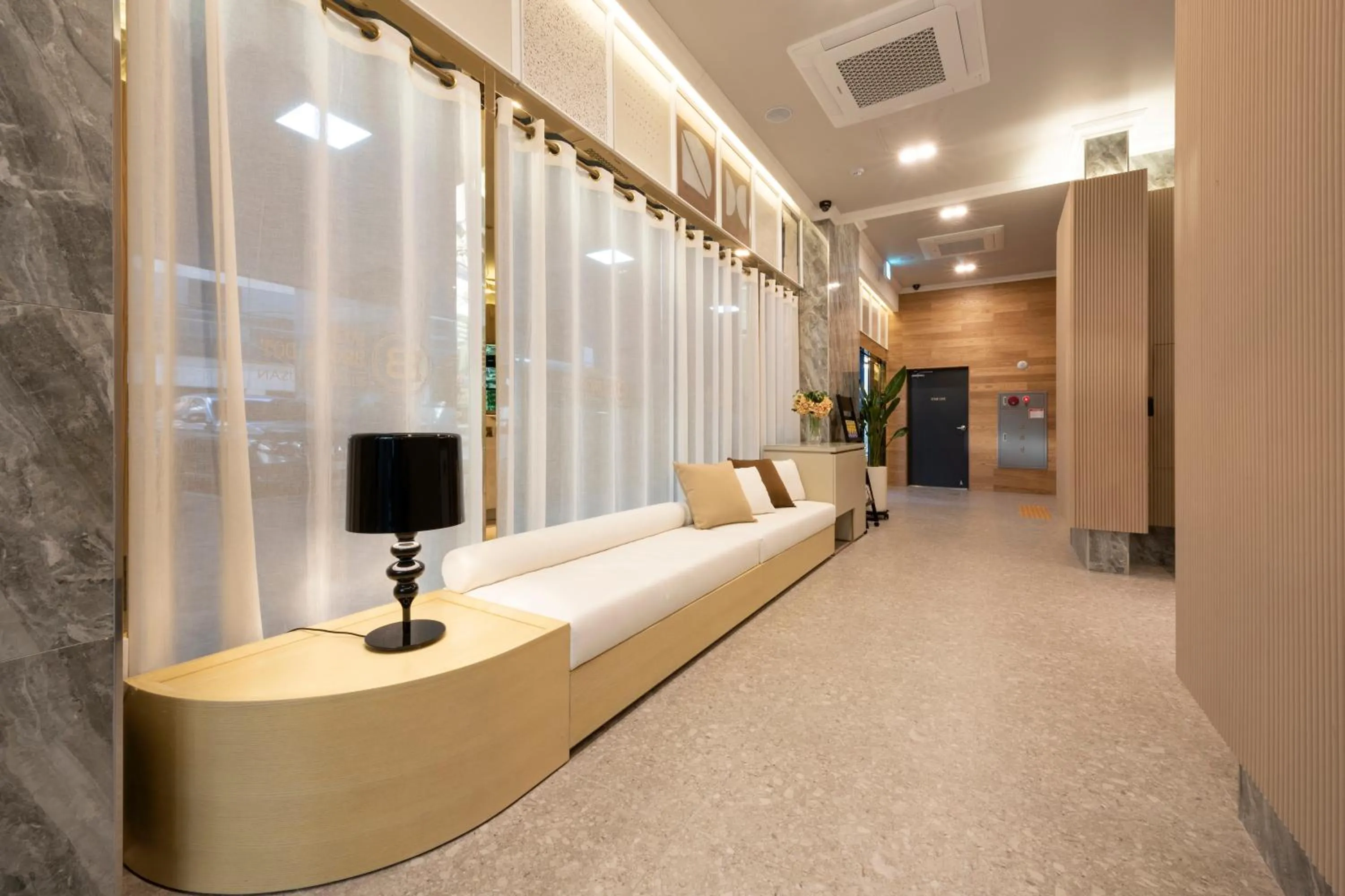 Lobby or reception, Bed in Browndot Business Seomyeon