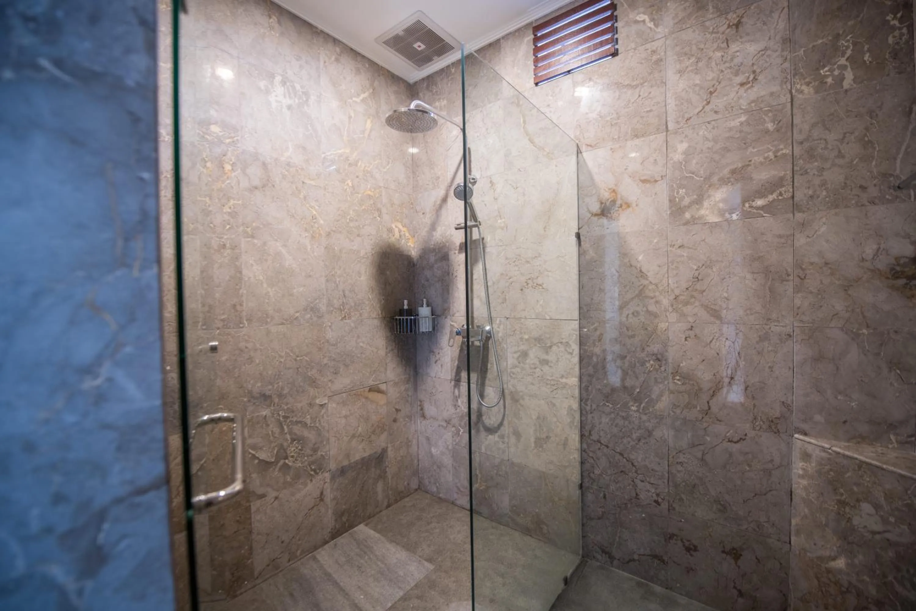Shower in Villa Maiara