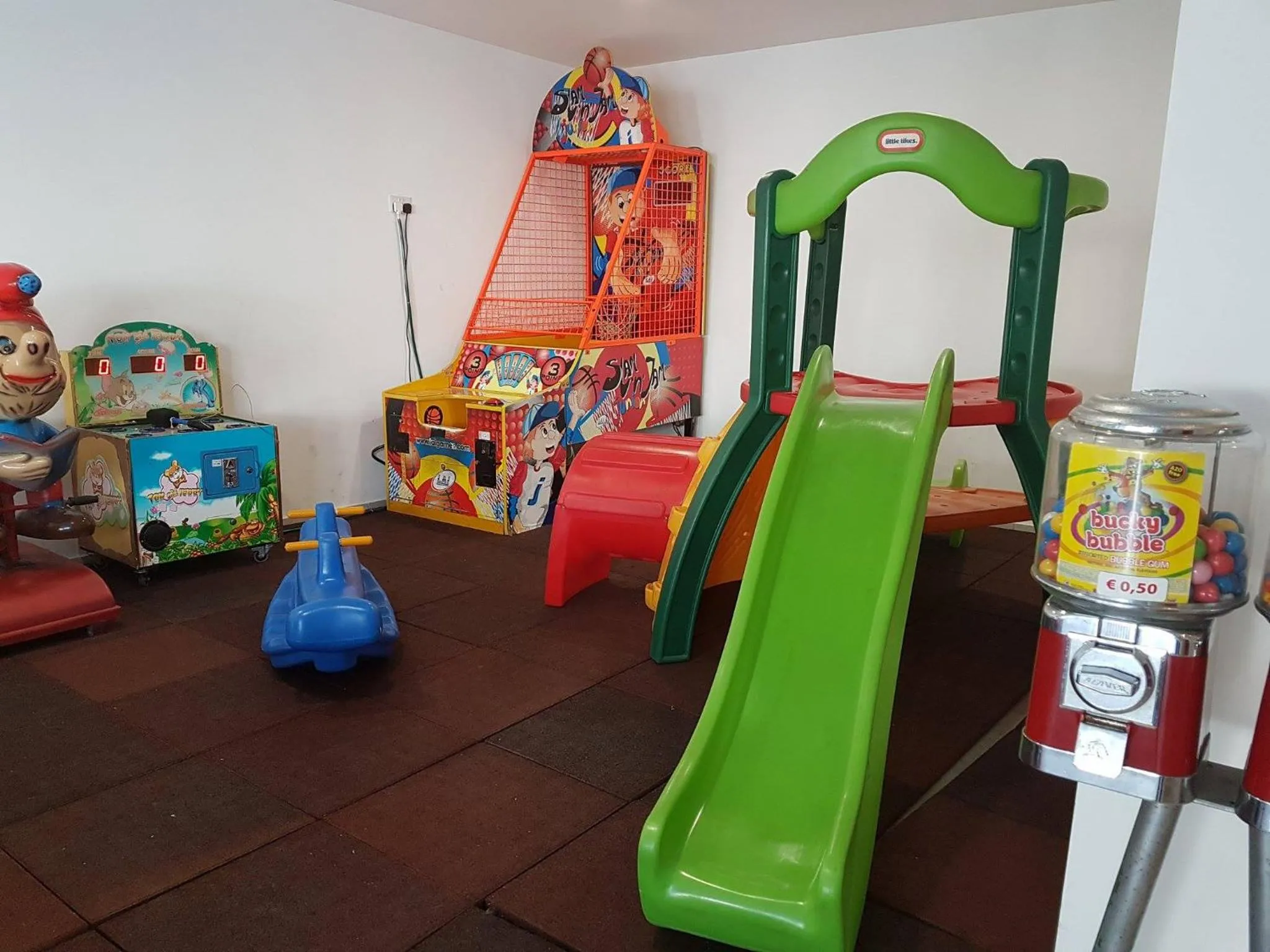 Restaurant/places to eat in Melini Hotel Suites