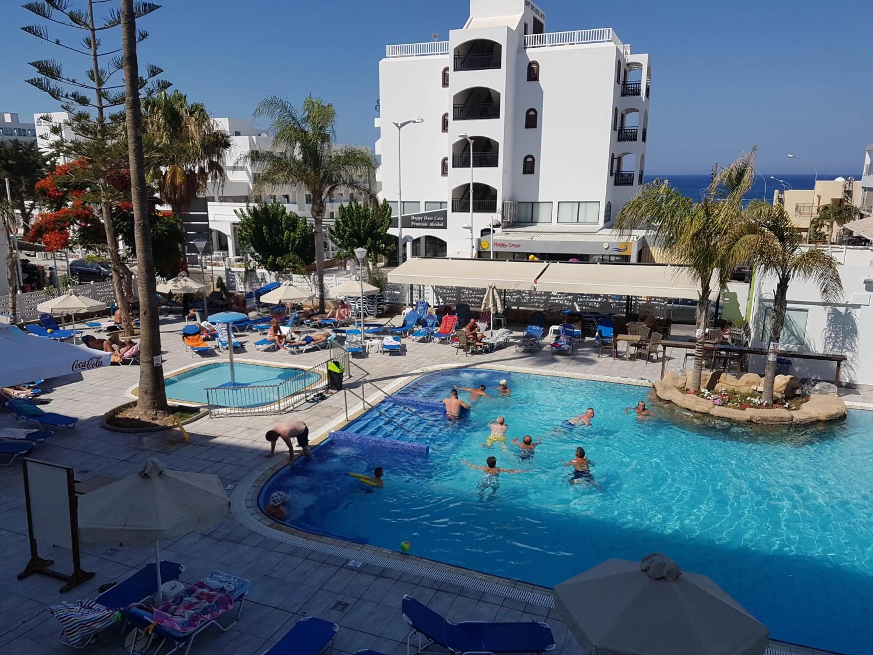 Swimming pool in Melini Hotel Suites