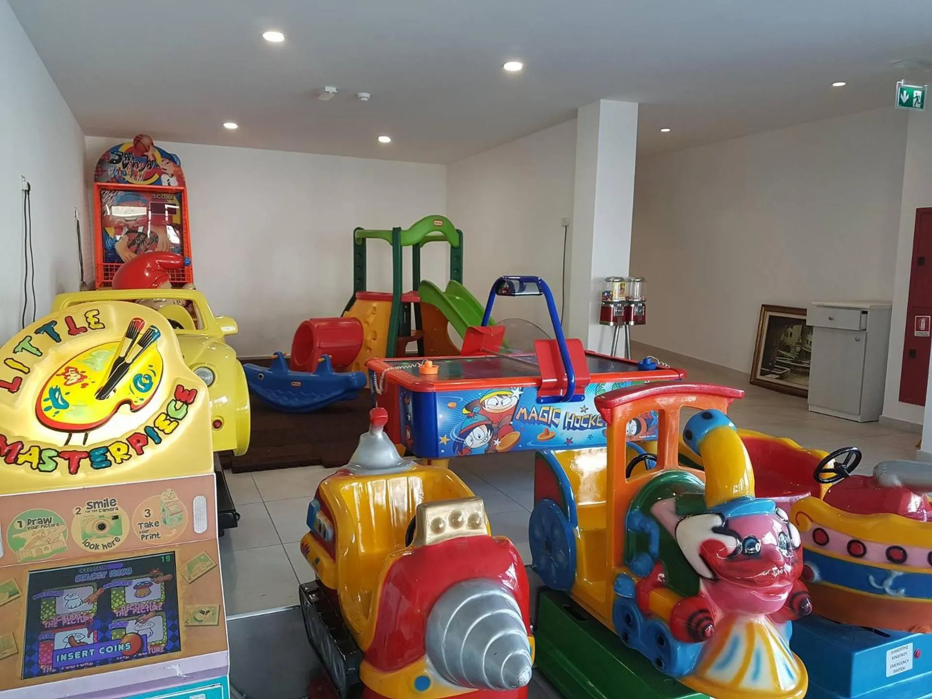 Restaurant/places to eat in Melini Hotel Suites