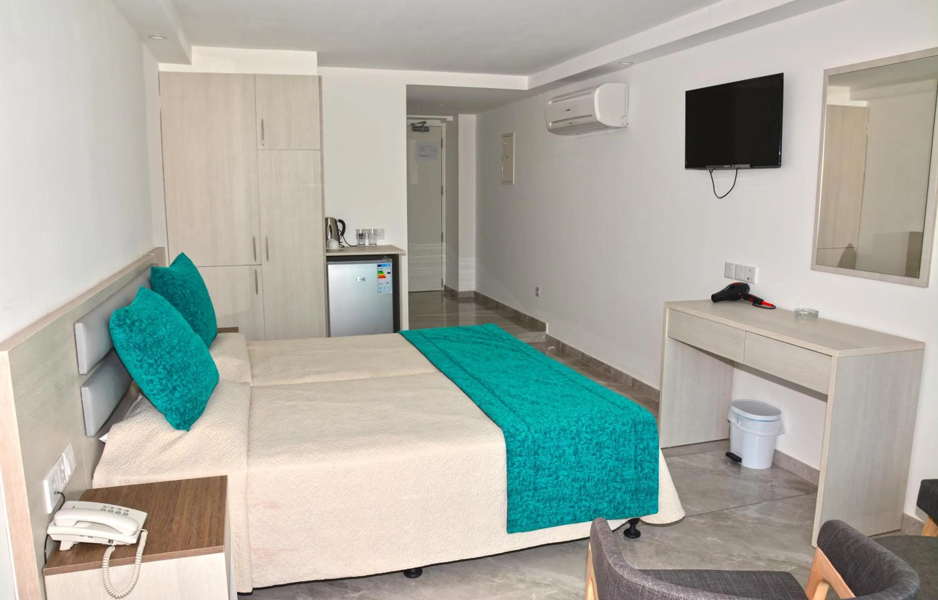 Photo of the whole room, Bed in Melini Hotel Suites