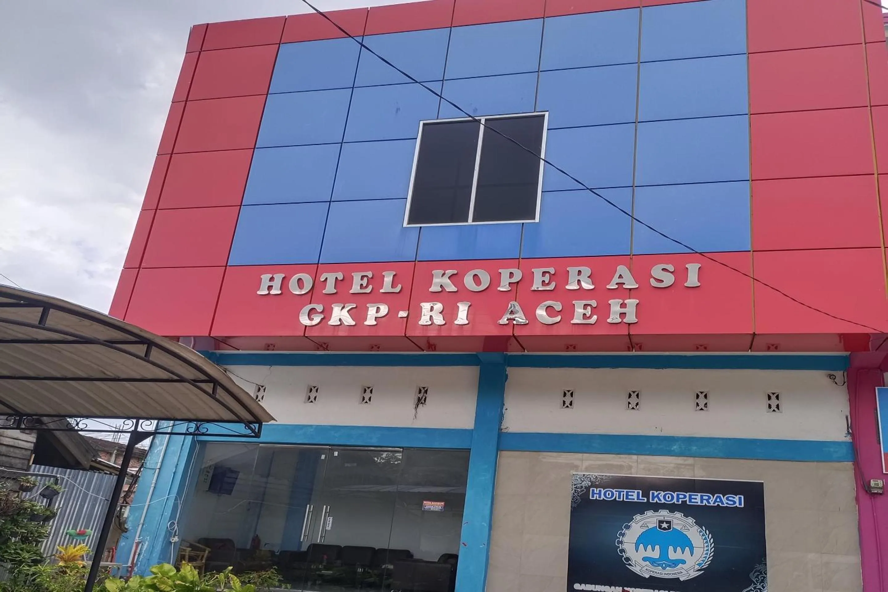 Facade/entrance in Hotel O Koperasi