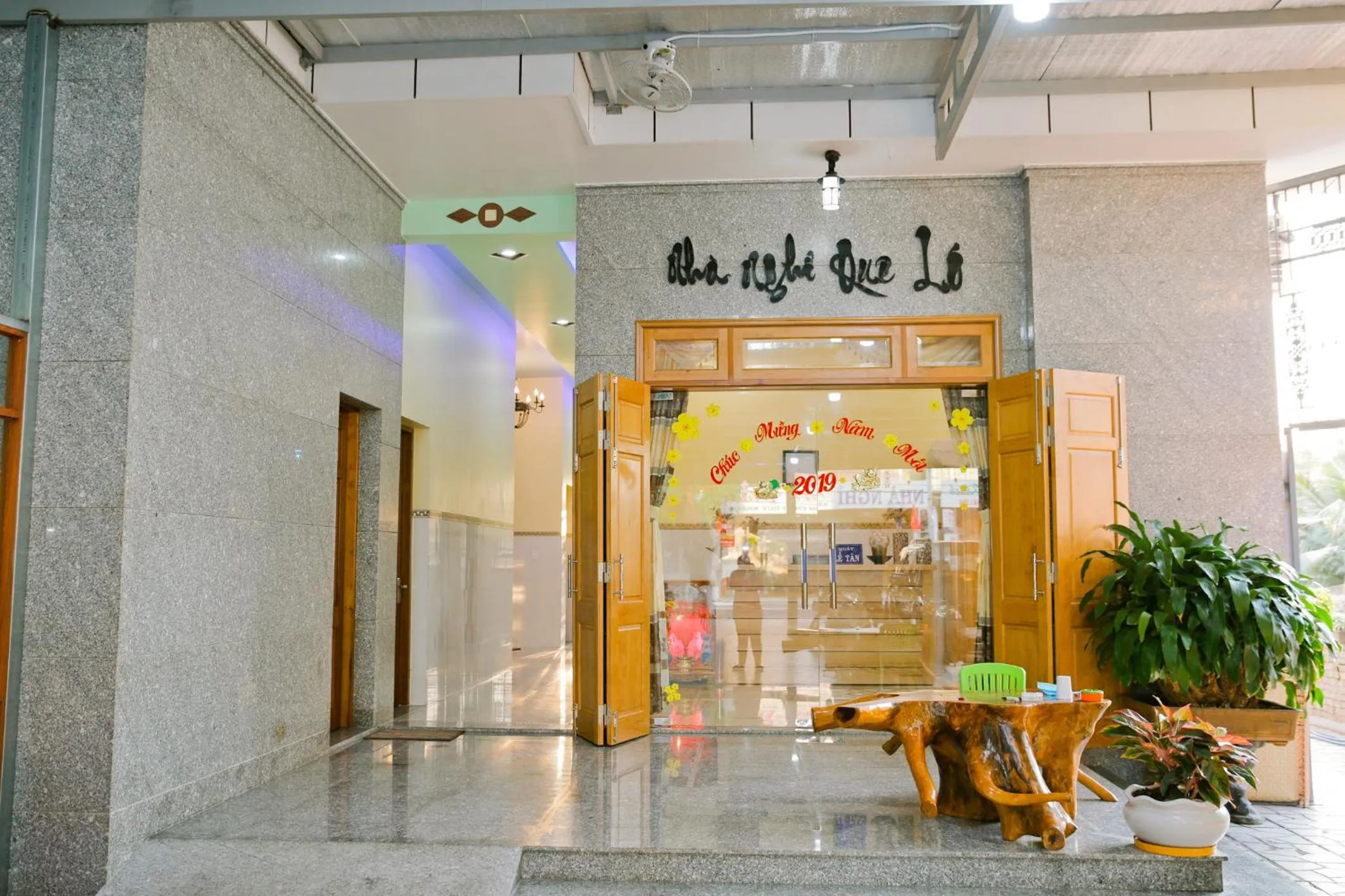 Nhà Nghỉ Quê Ló