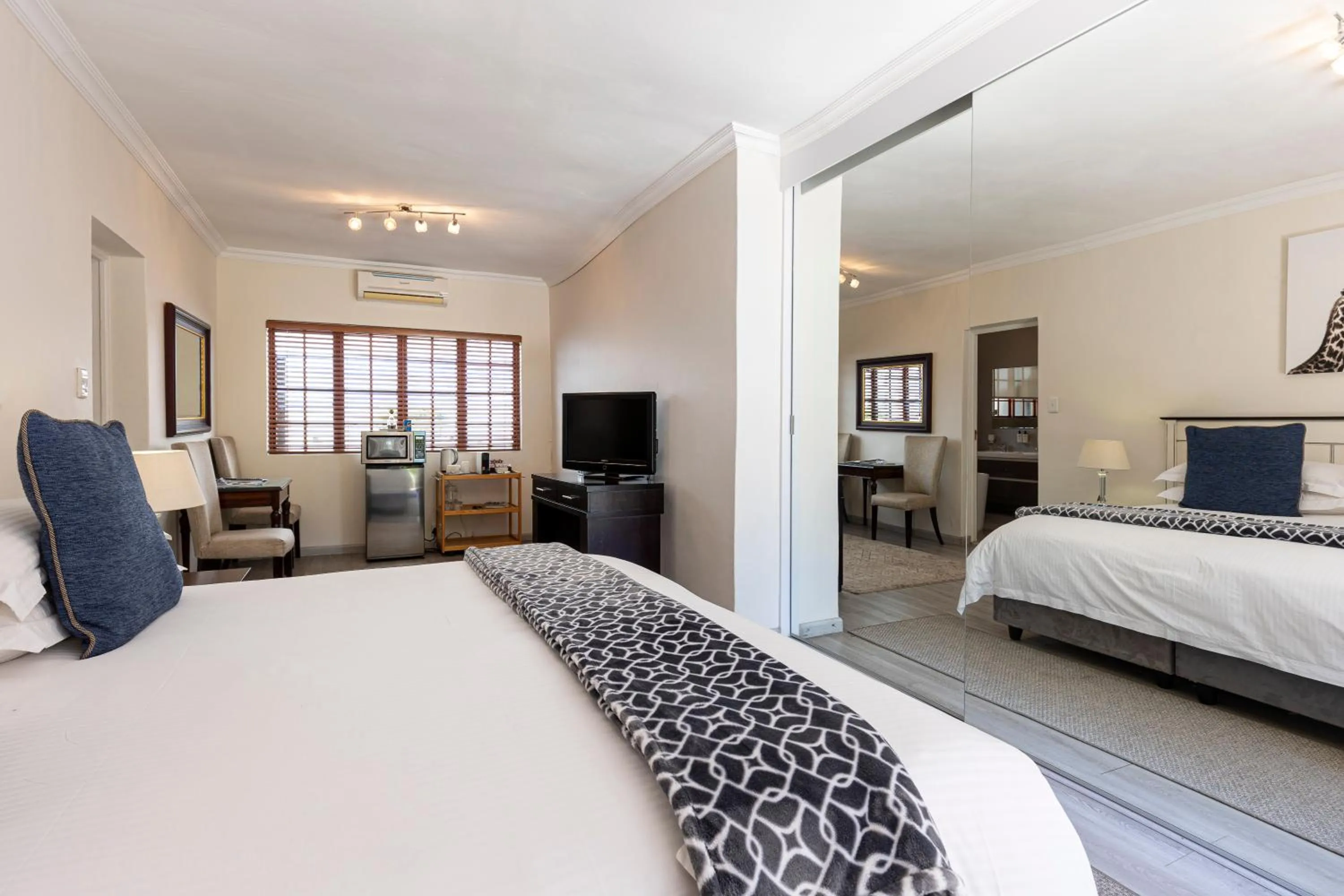 Bedroom, Bed in Hyde Park Guest House