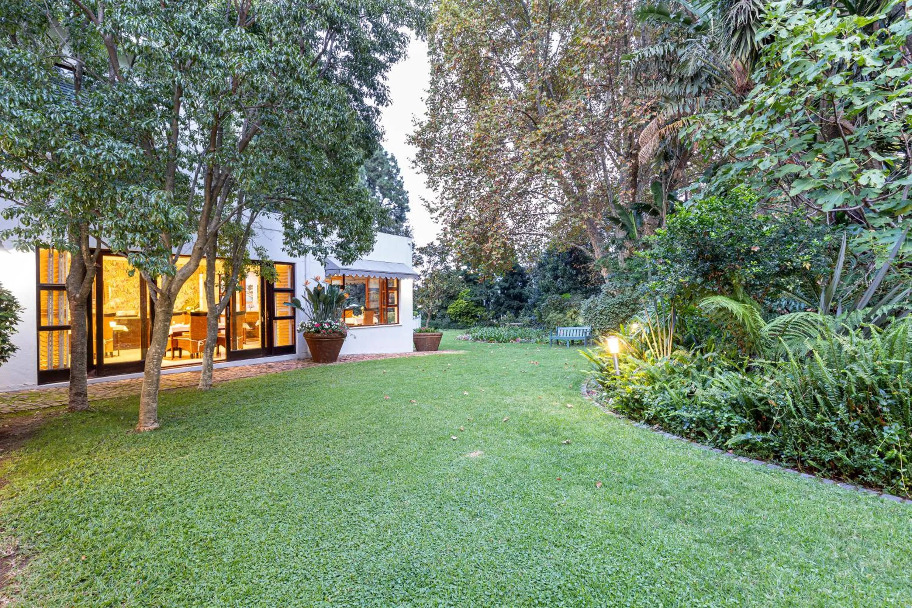 Property building in Hyde Park Guest House