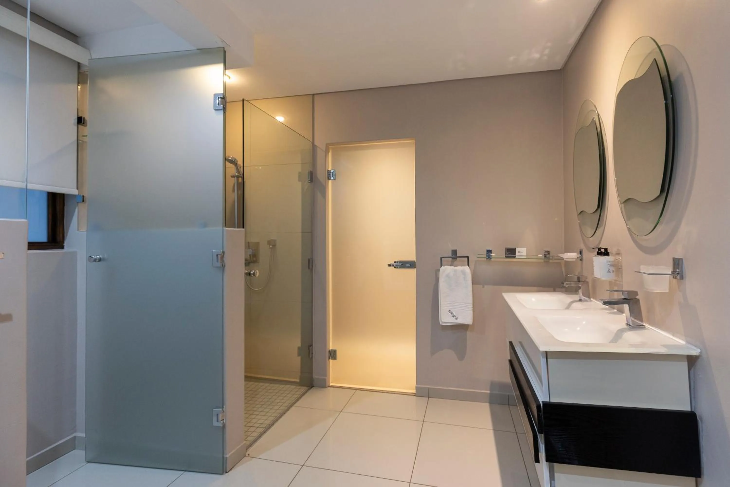 Bathroom in Hyde Park Guest House