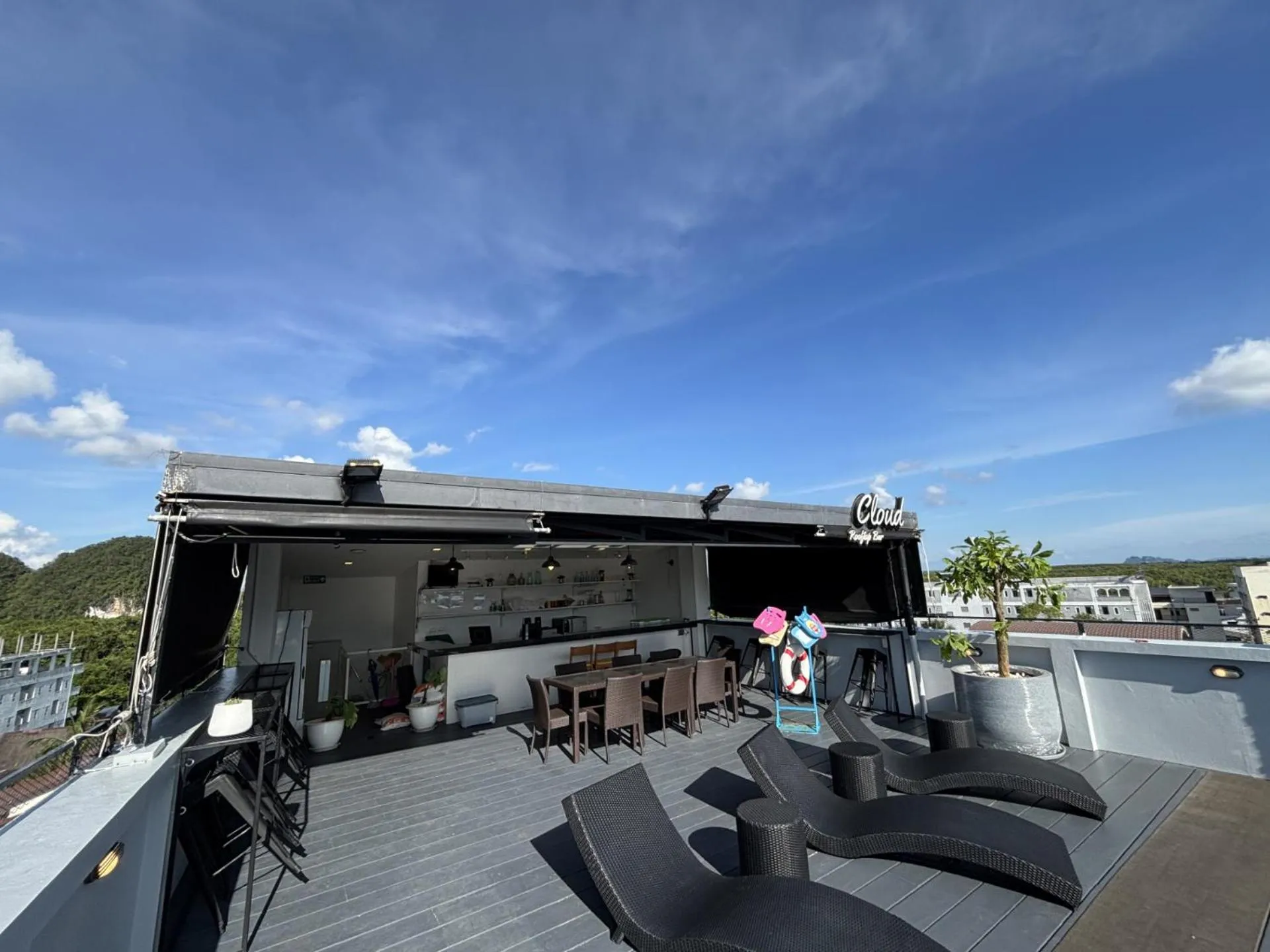 Lounge or bar in The Seens Hotel