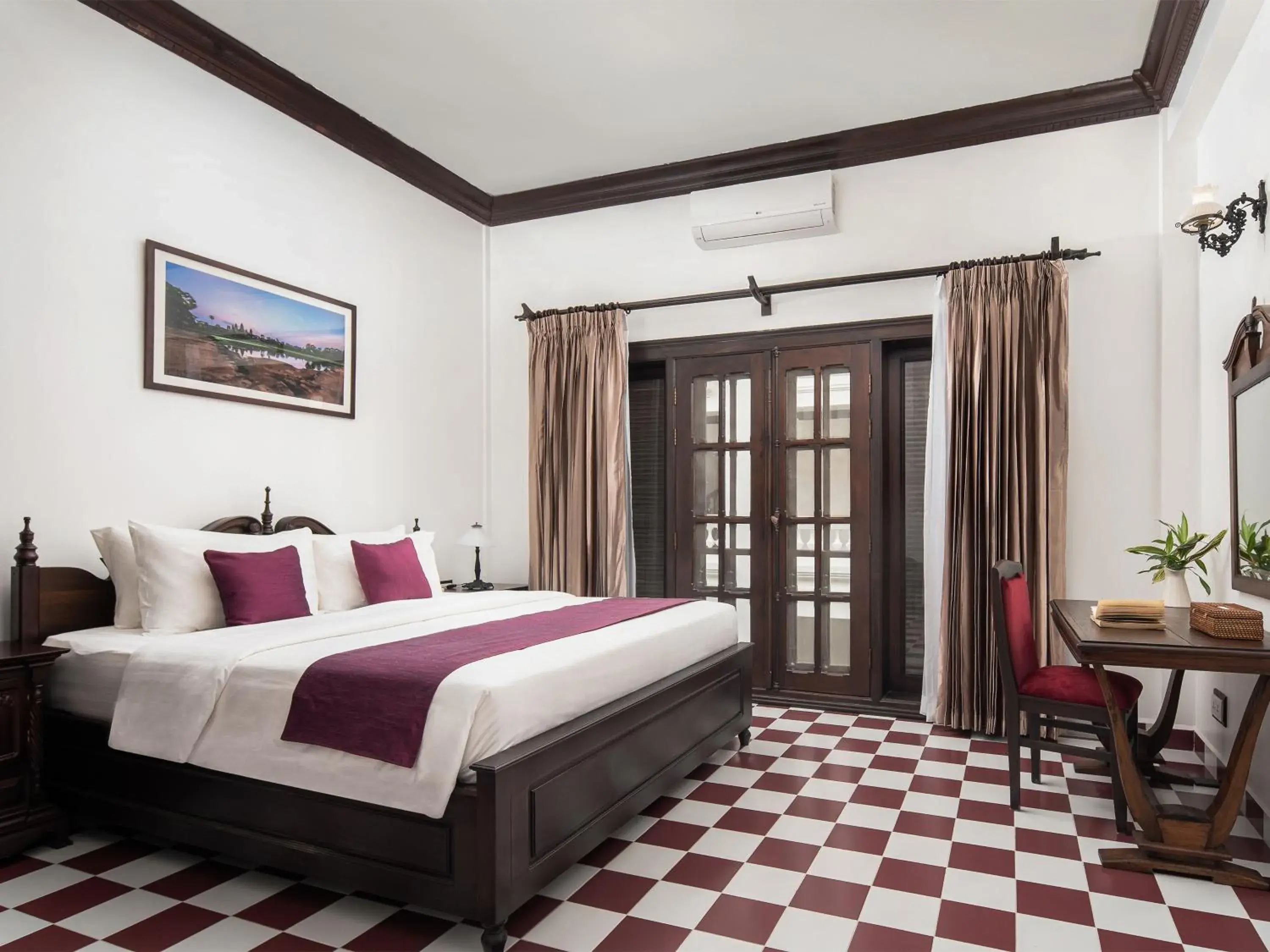 Bed in Chateau d'Angkor La Residence Bed in Chateau d'Angkor La Residence