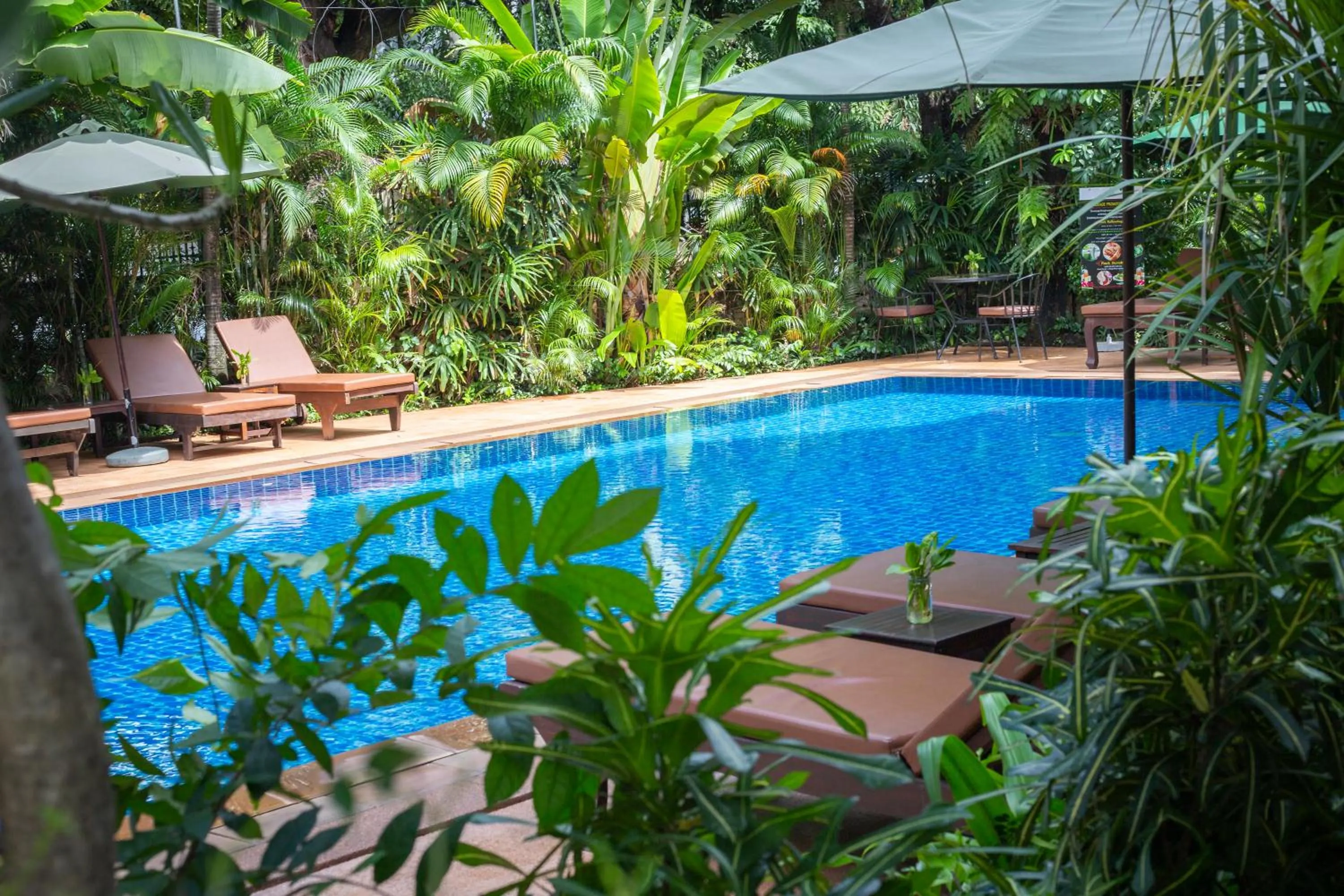 Swimming pool in Chateau d'Angkor La Residence