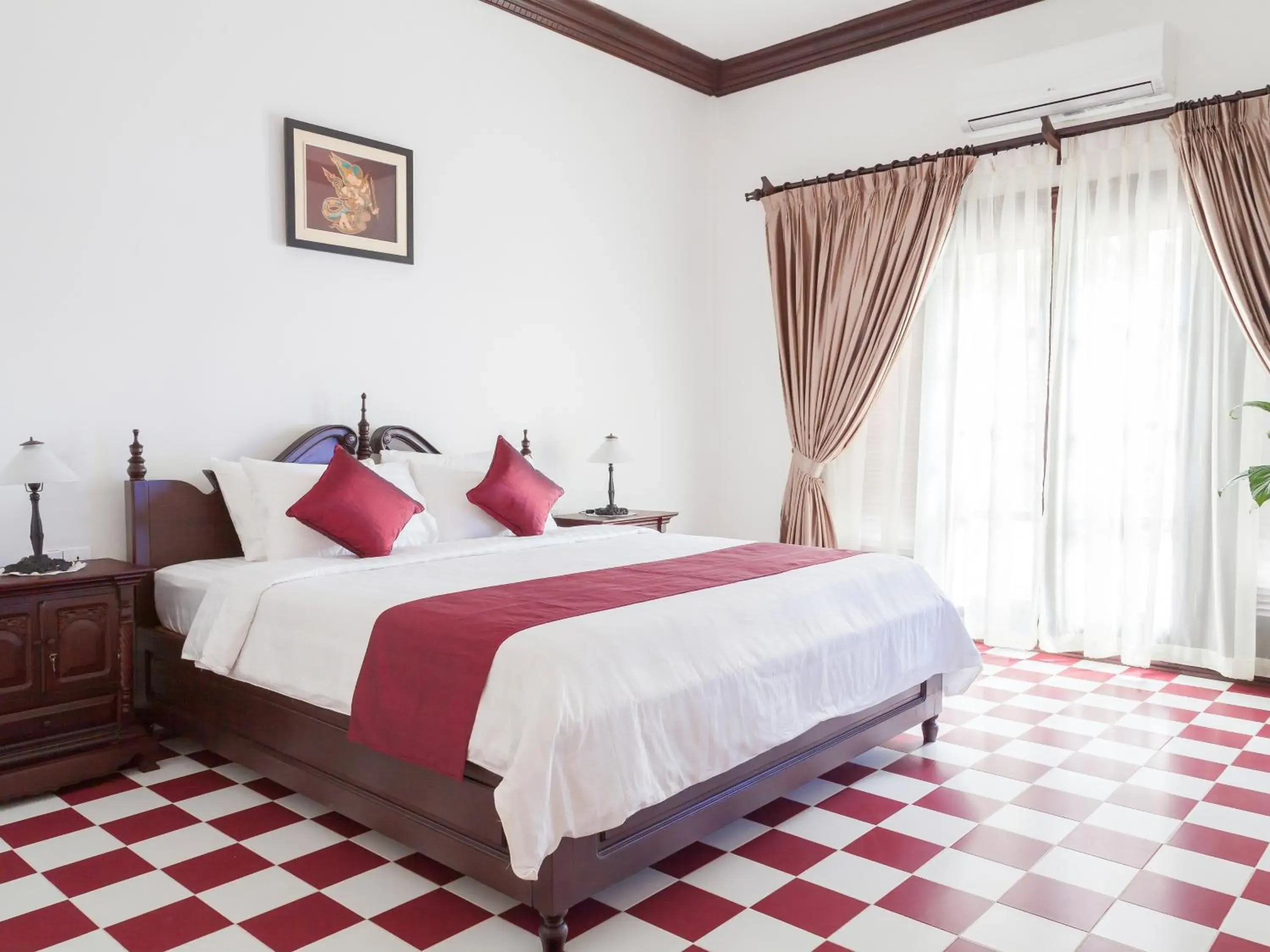 Bed in Chateau d'Angkor La Residence Bed in Chateau d'Angkor La Residence