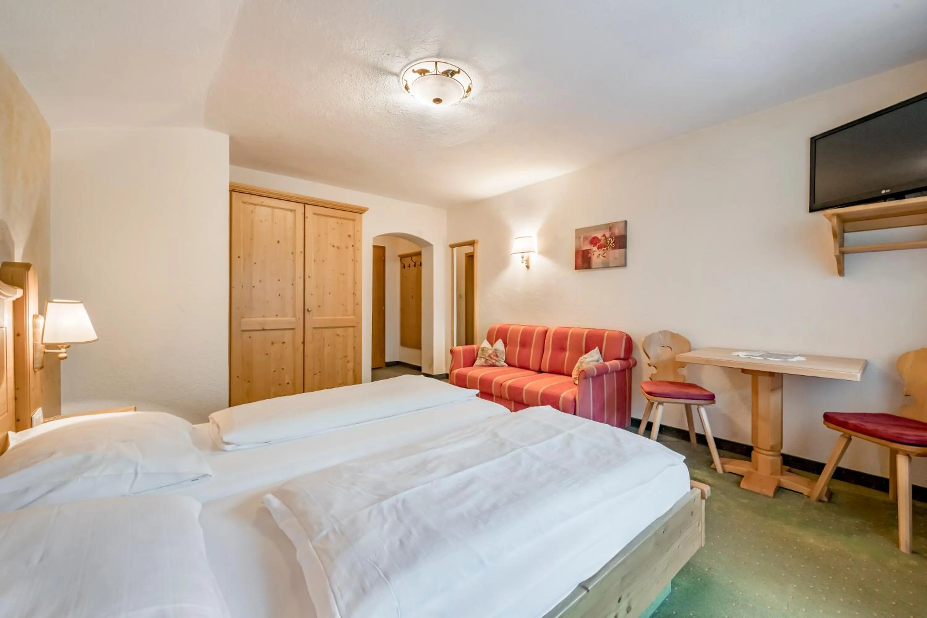 Photo of the whole room, Bed in Pension Almrausch