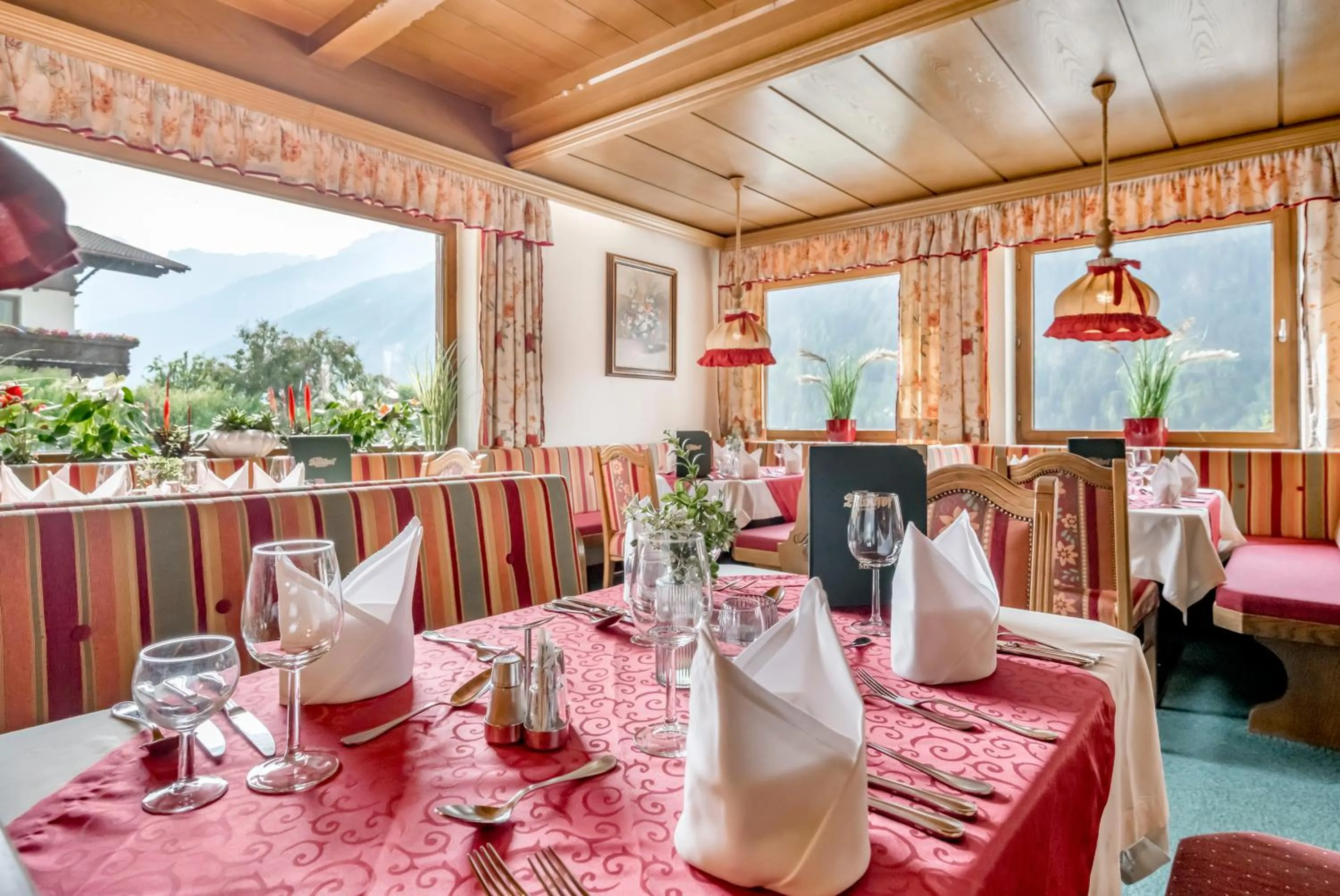 Restaurant/places to eat in Pension Almrausch
