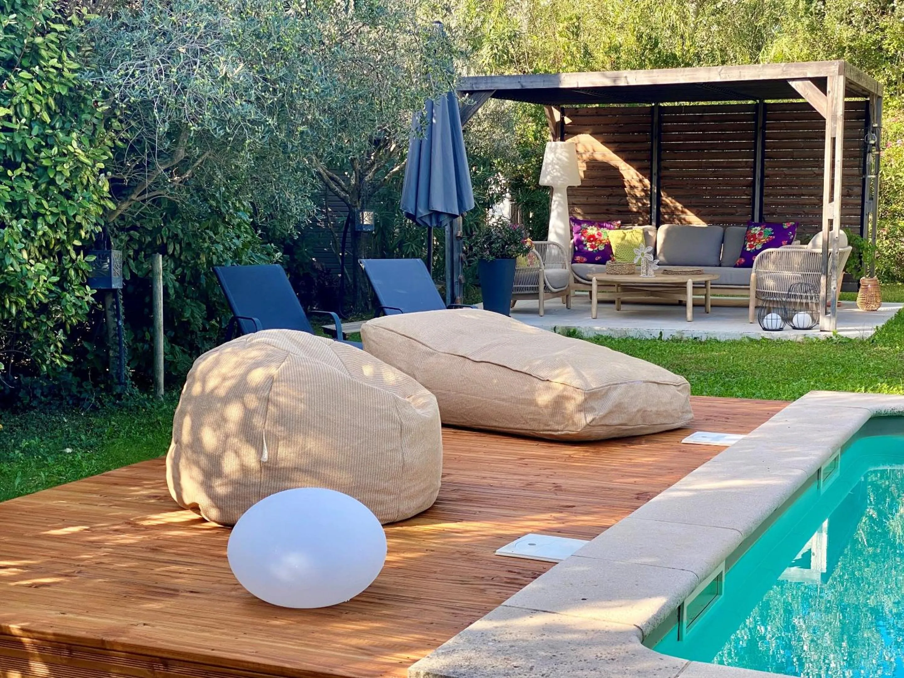 Property building in Le Jardin de Lau