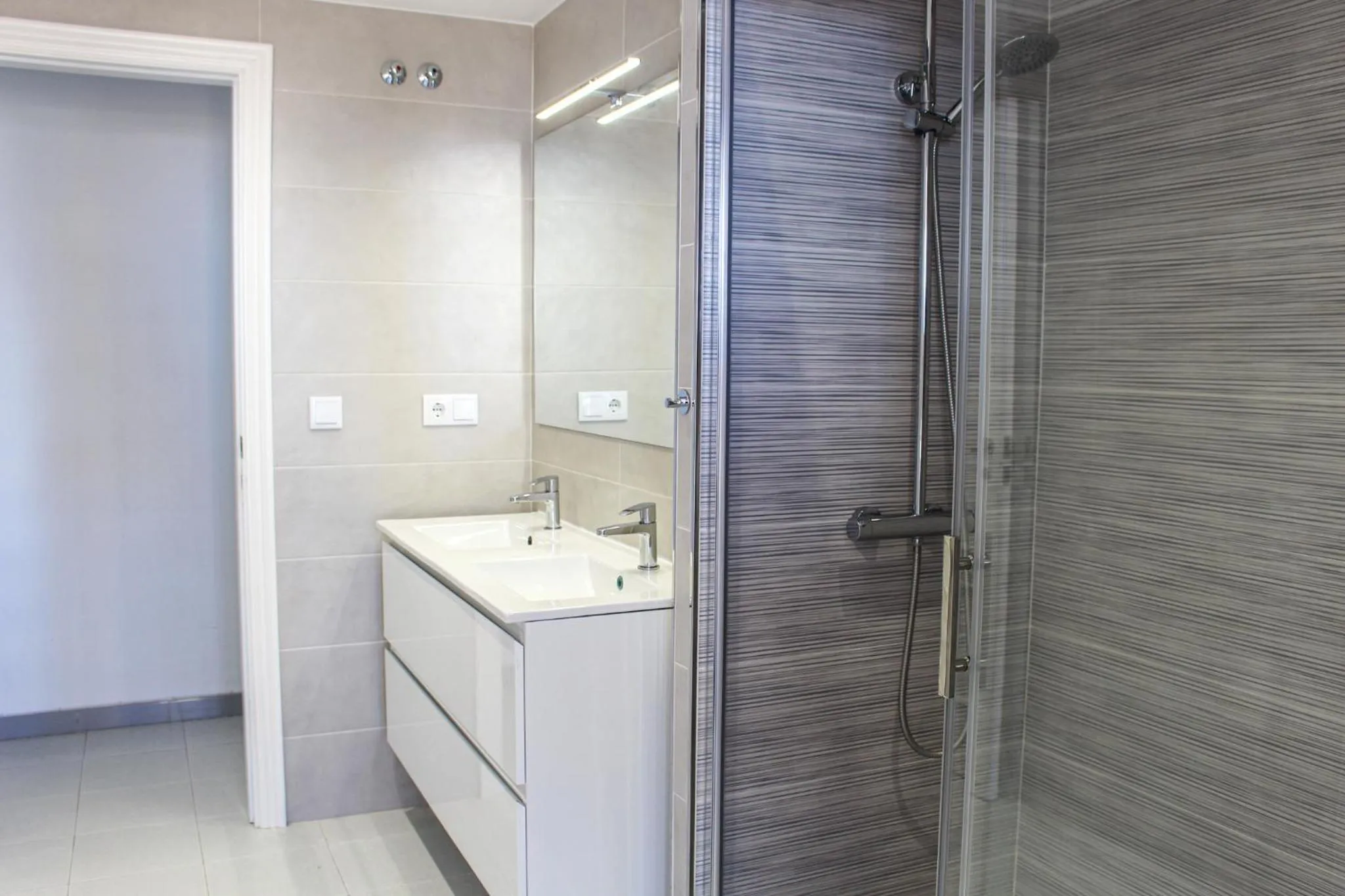 Shower in Apartamentos Esmeralda Unitursa