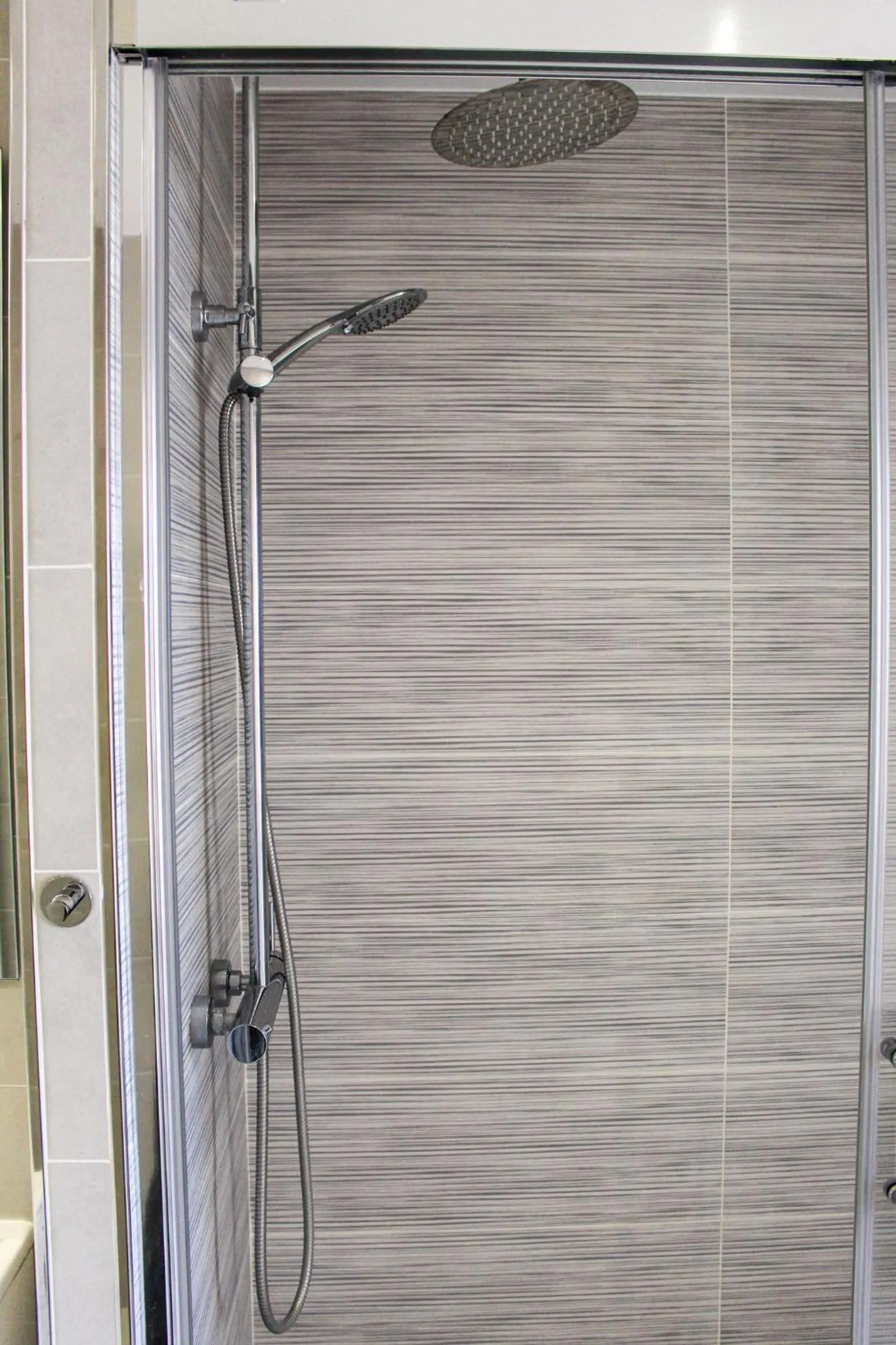 Shower in Apartamentos Esmeralda Unitursa