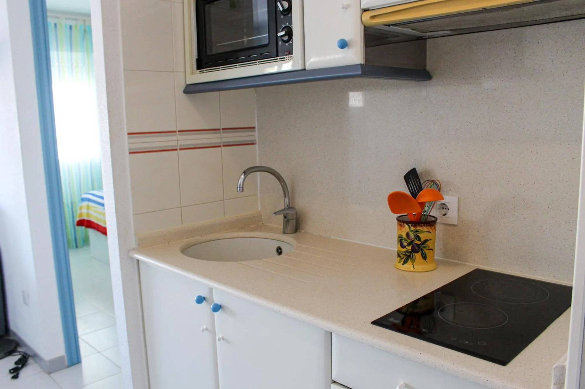 Kitchen or kitchenette in Apartamentos Esmeralda Unitursa