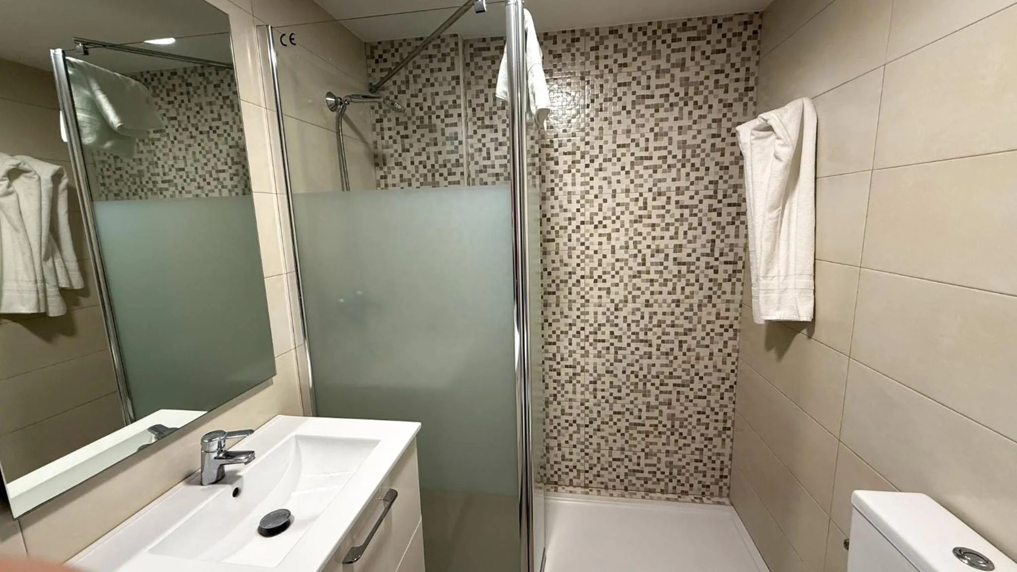 Shower in Apartamentos Esmeralda Unitursa