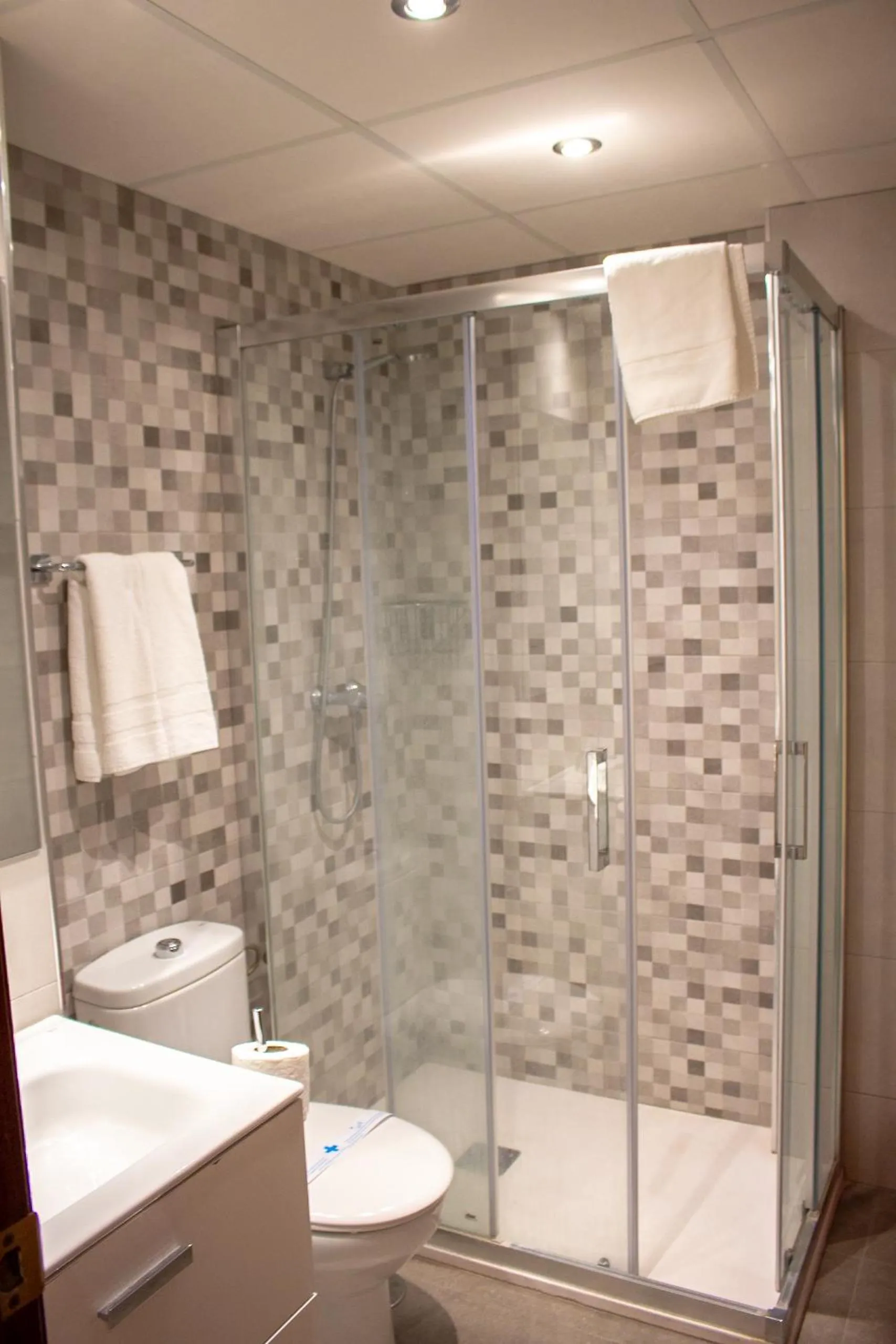 Shower in Apartamentos Esmeralda Unitursa