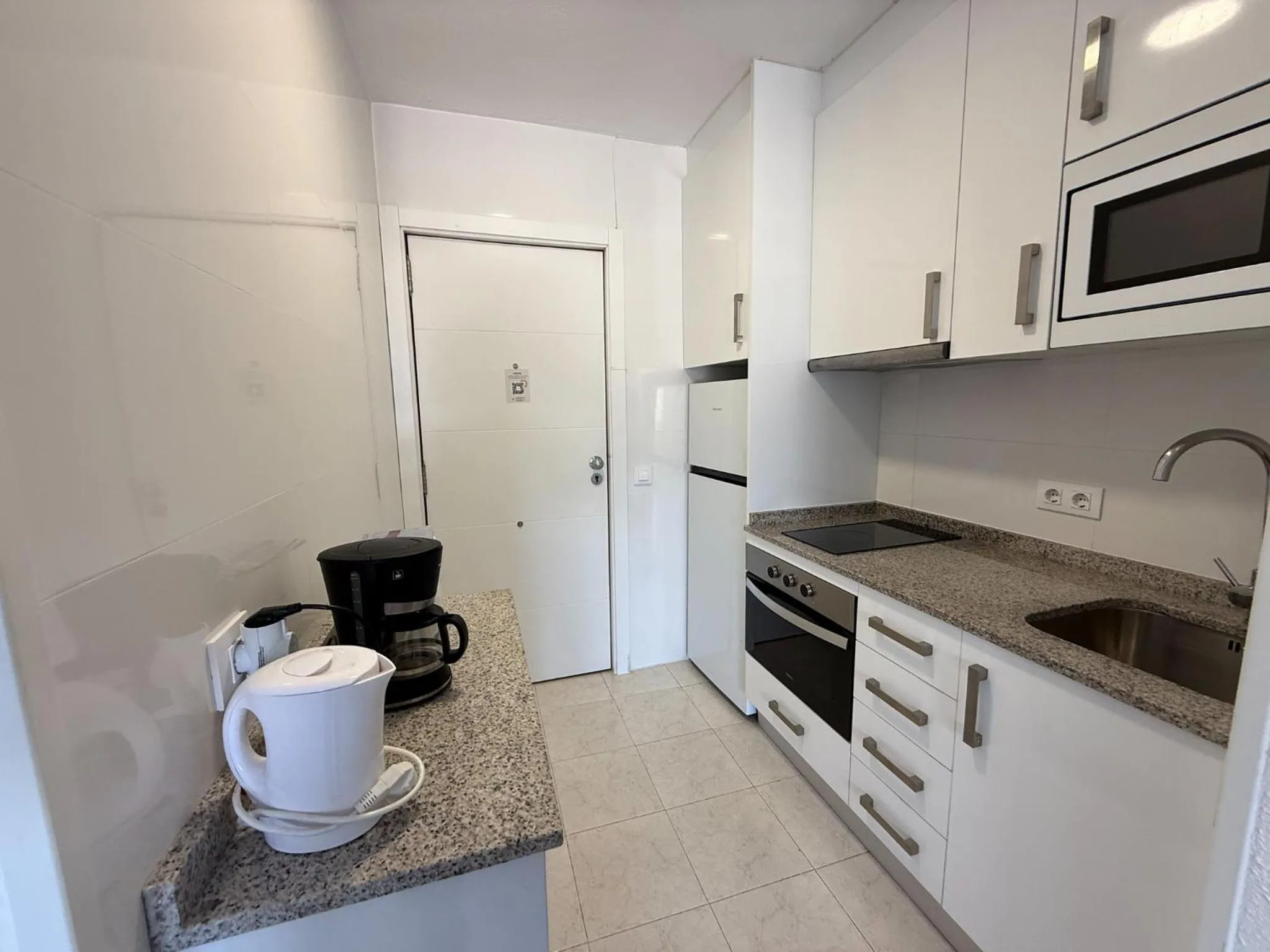 Coffee/tea facilities in Apartamentos Esmeralda Unitursa