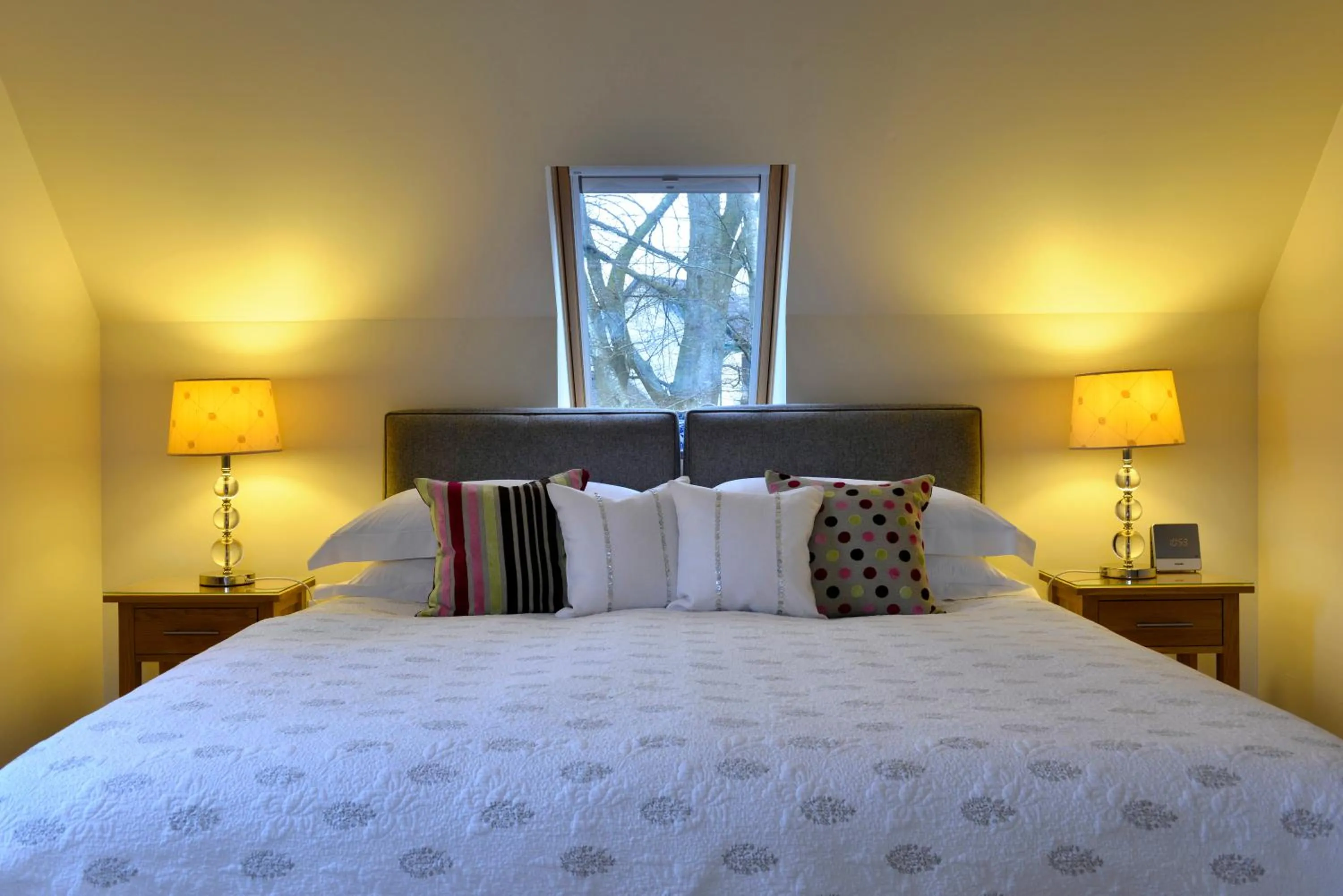 Bedroom, Bed in Brae House