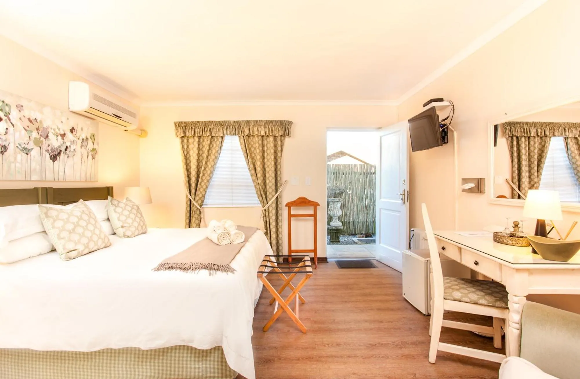 Photo of the whole room, Bed in Shandon Lodge Guest House & Spa