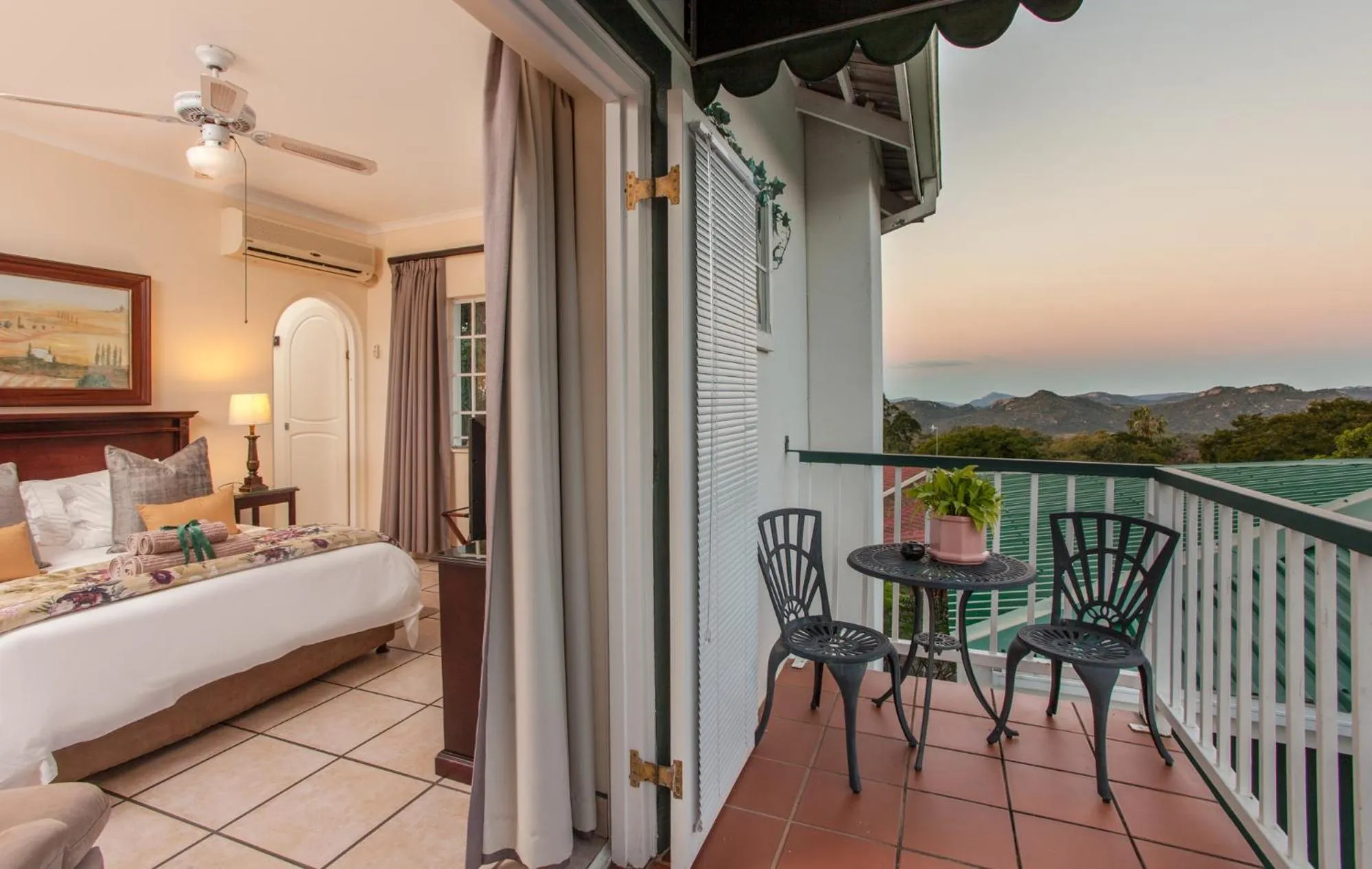 Mountain view, Bed in Shandon Lodge Guest House & Spa