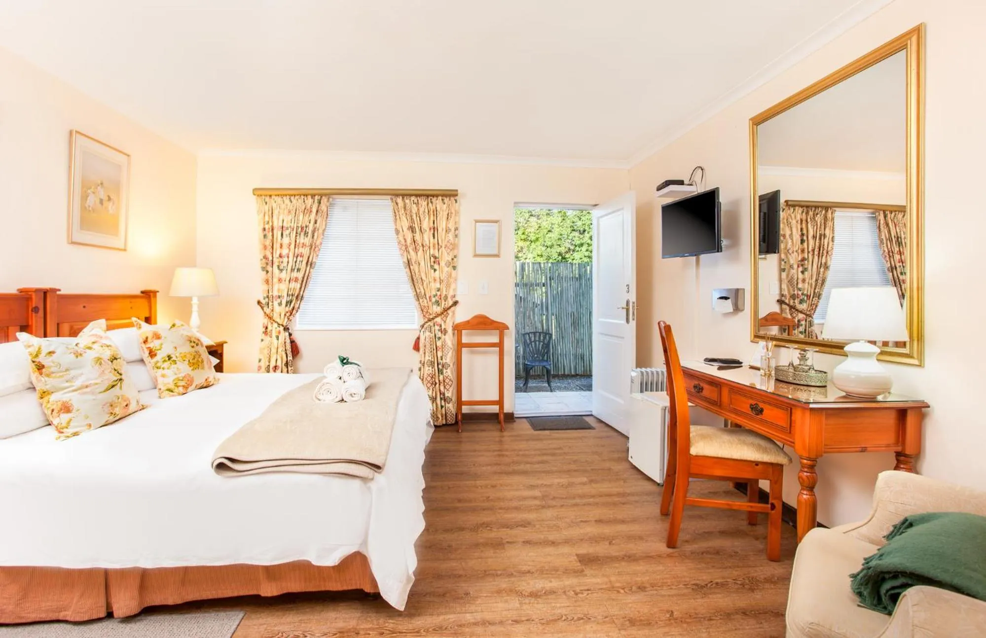 Photo of the whole room, Bed in Shandon Lodge Guest House & Spa
