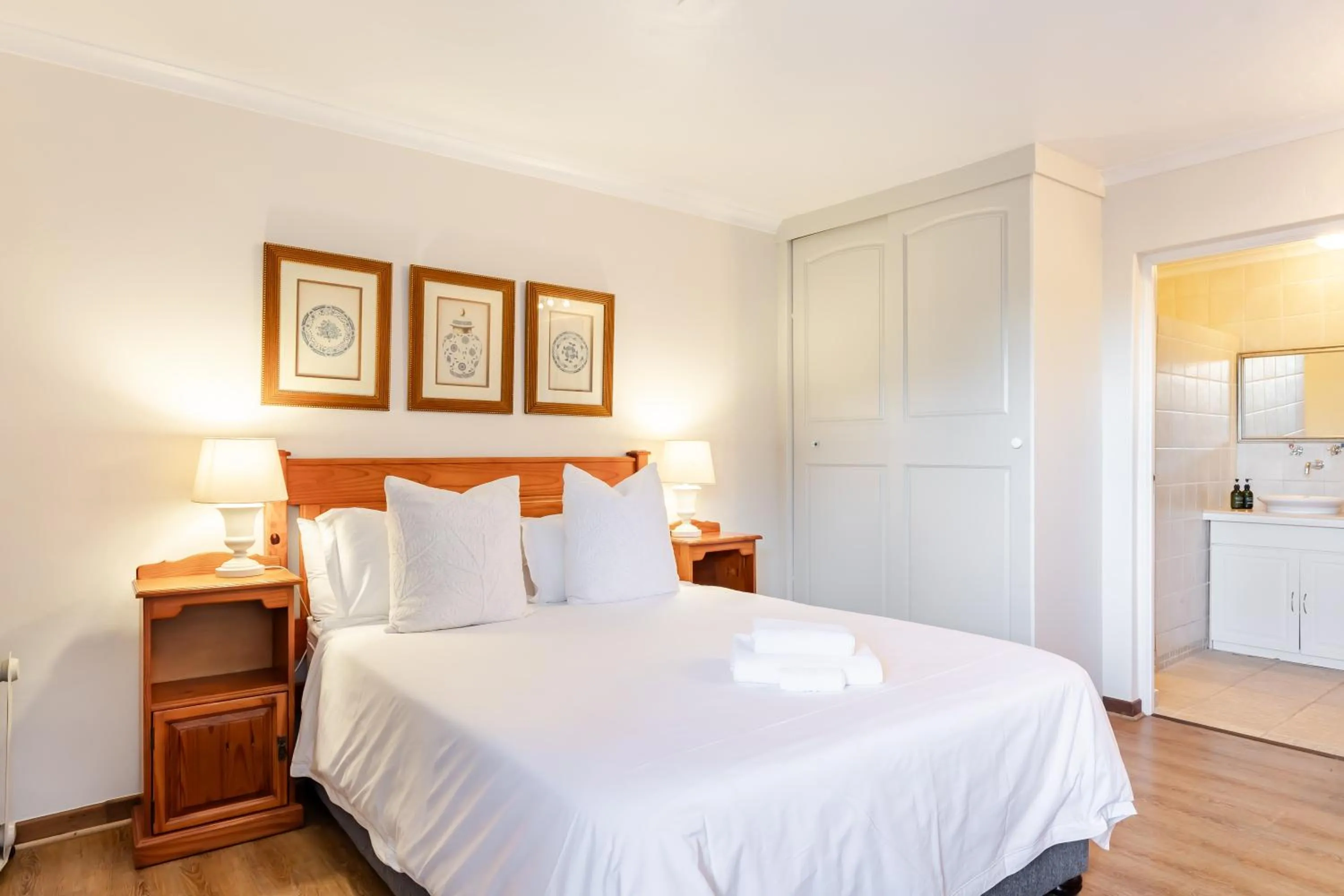 Bedroom, Bed in Shandon Lodge Guest House & Spa