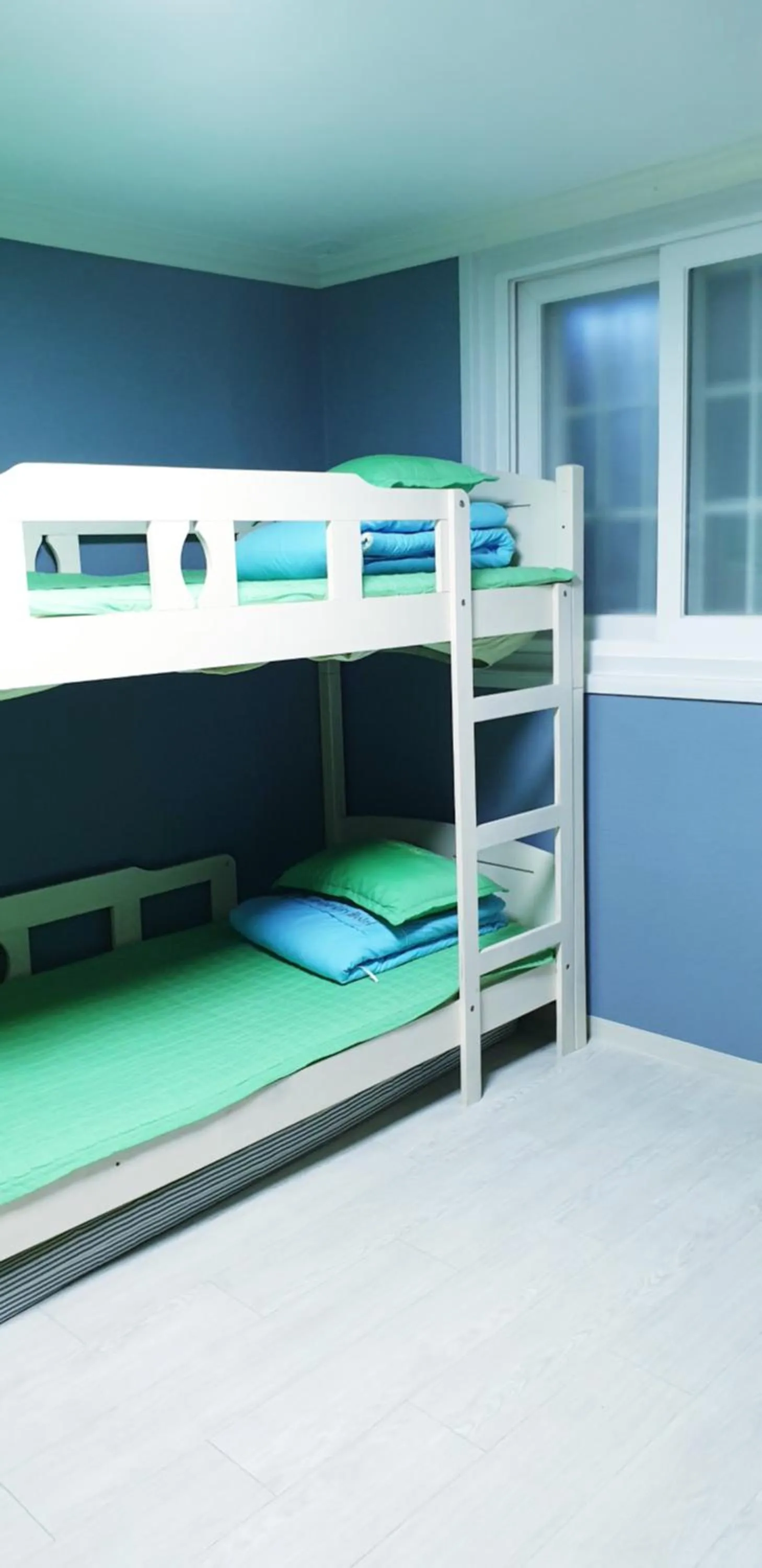 Bed in Blue Backpackers Hostel