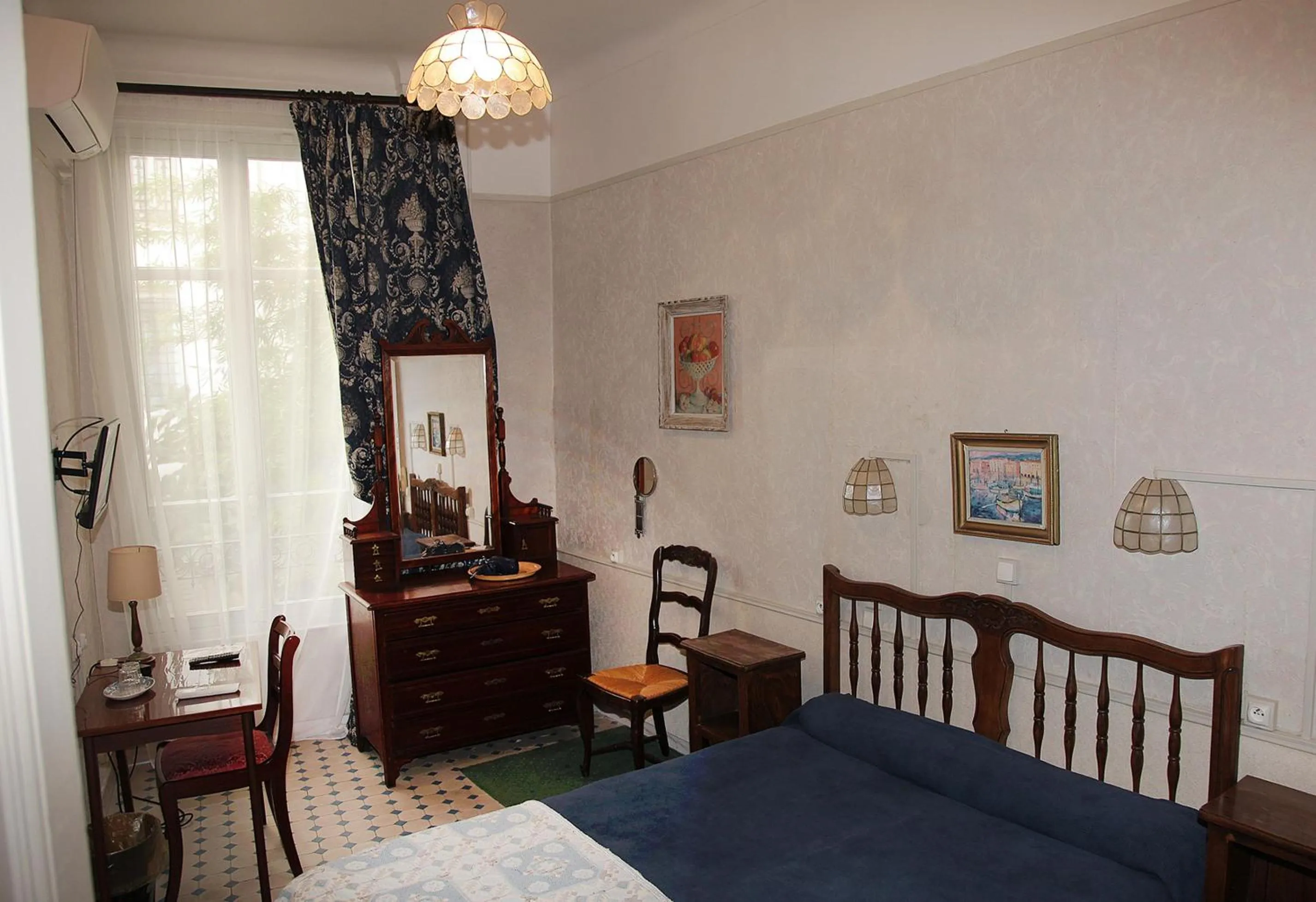 Bed in Hotel Cronstadt