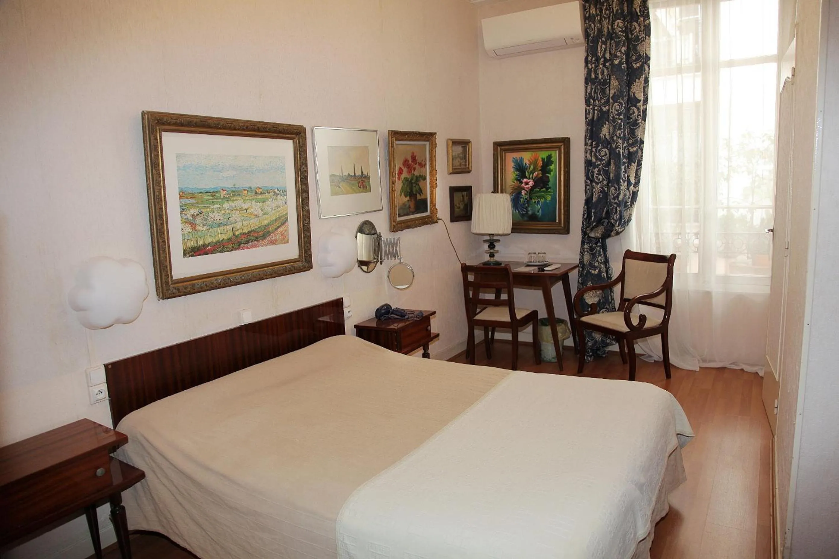 Bed in Hotel Cronstadt