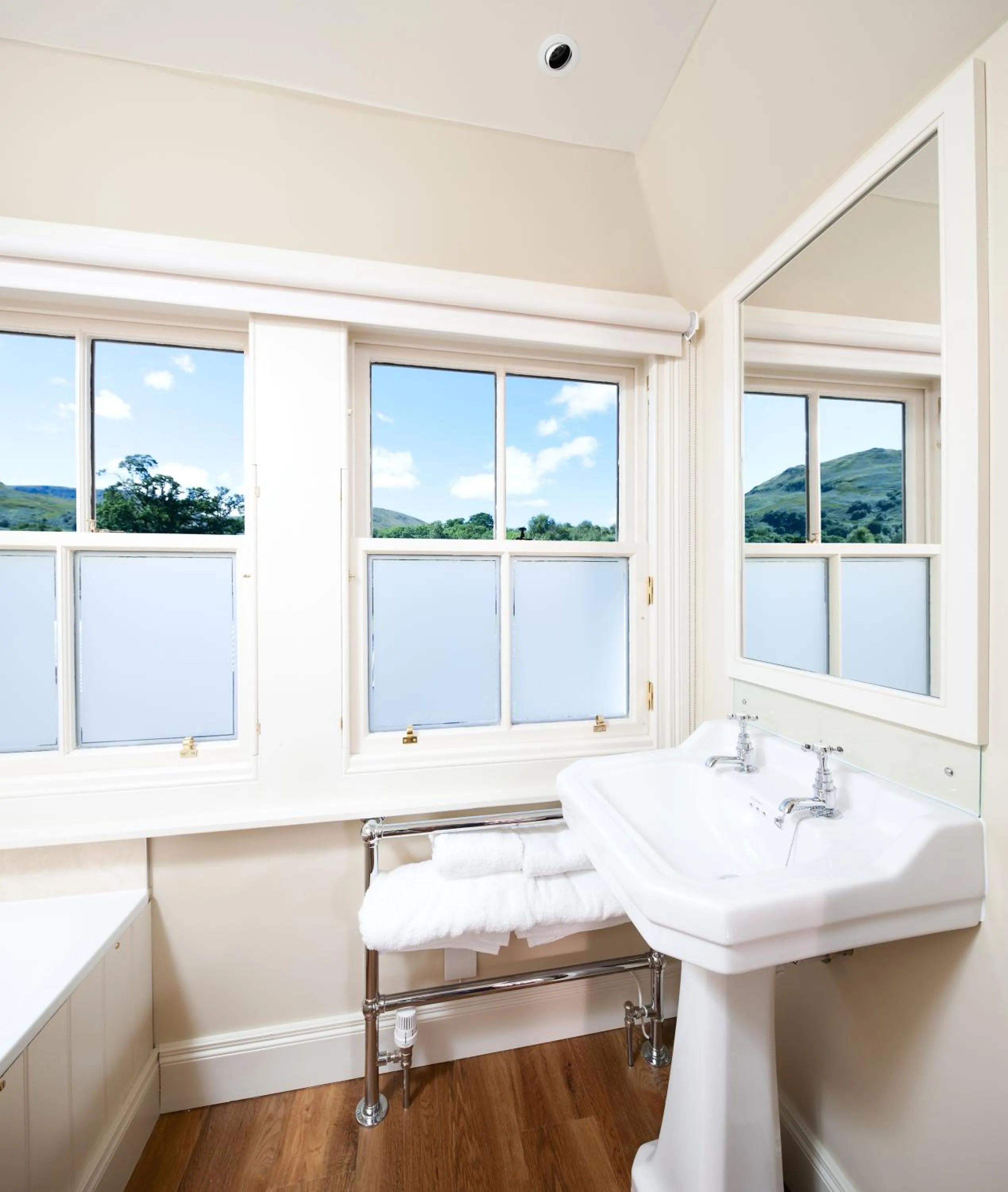 Bathroom in The Loch Lomond Arms Hotel