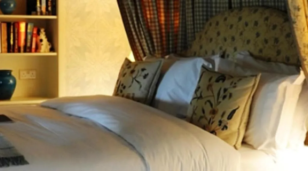 Bed in The Loch Lomond Arms Hotel