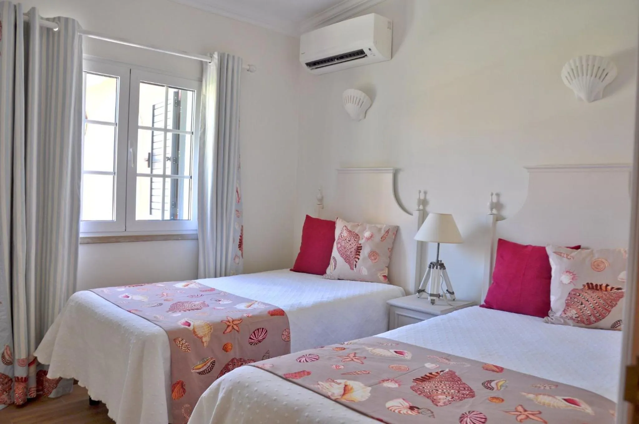 Bedroom, Bed in Fantastic for Family Gatherings, Optional Pool Heating, Free Air Con Wifi